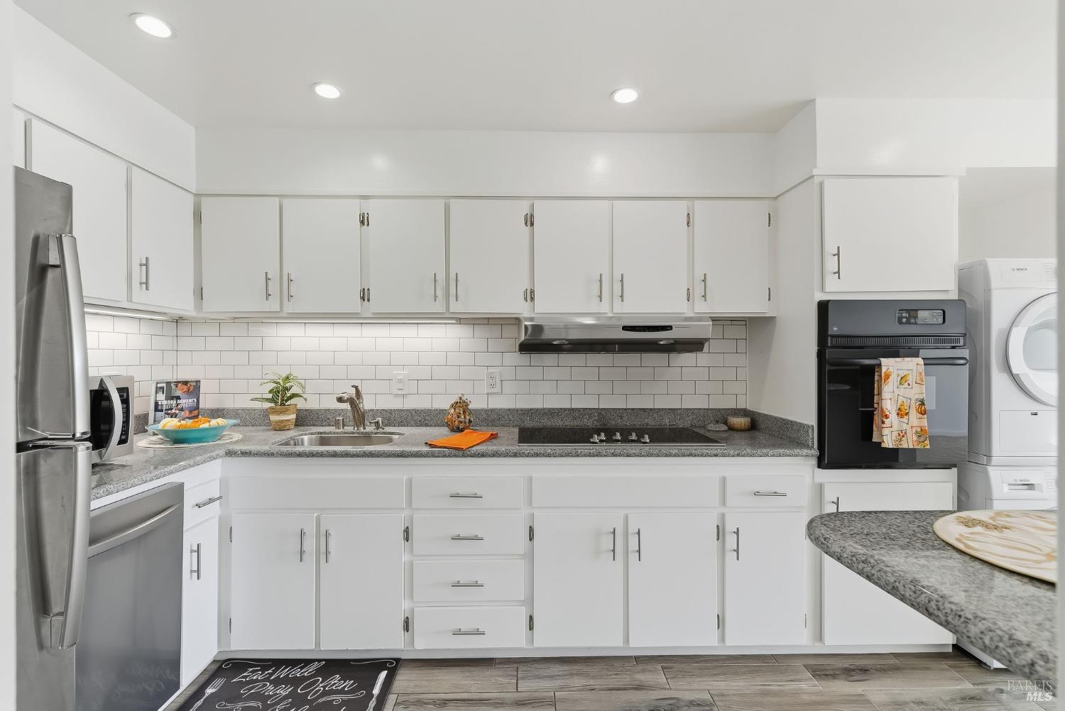 Detail Gallery Image 7 of 38 For 34 Andrew Dr #135,  Tiburon,  CA 94920 - 2 Beds | 1 Baths