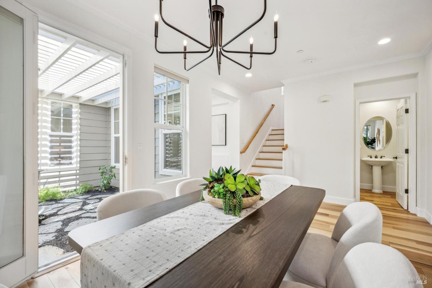 Detail Gallery Image 10 of 52 For 71 Oak Grove Dr, Novato,  CA 94949 - 4 Beds | 3/1 Baths