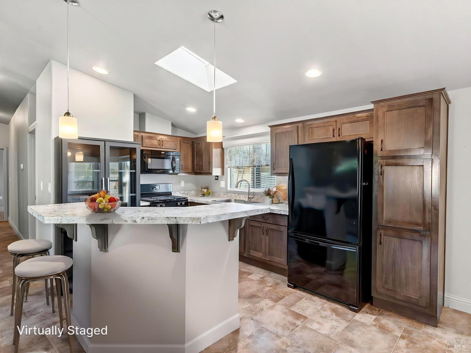 Detail Gallery Image 5 of 49 For 1154 Adrienne Way, Santa Rosa,  CA 95401 - 3 Beds | 2 Baths