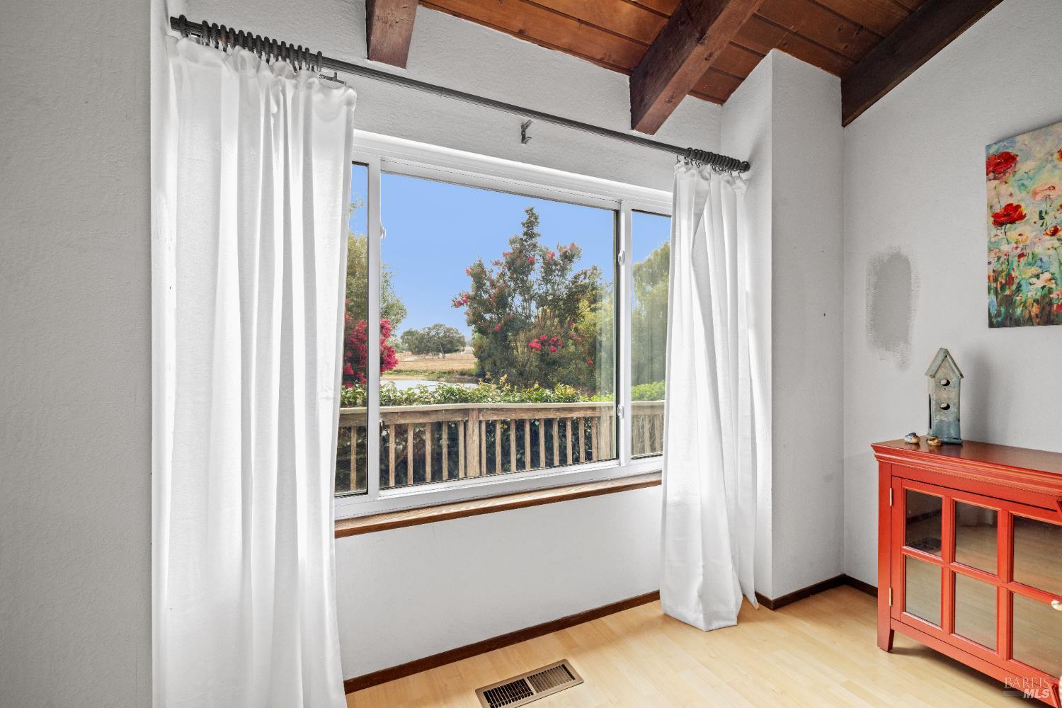 Detail Gallery Image 12 of 51 For 509 Rainsville Rd, Petaluma,  CA 94952 - 4 Beds | 2 Baths