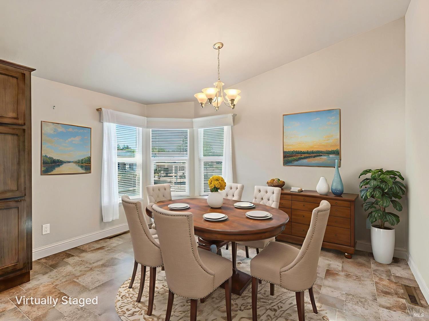 Detail Gallery Image 4 of 49 For 1154 Adrienne Way, Santa Rosa,  CA 95401 - 3 Beds | 2 Baths