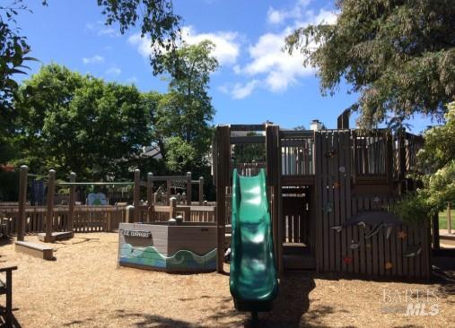 Detail Gallery Image 17 of 19 For 324 Sycamore Ave, Mill Valley,  CA 94941 - 3 Beds | 1 Baths