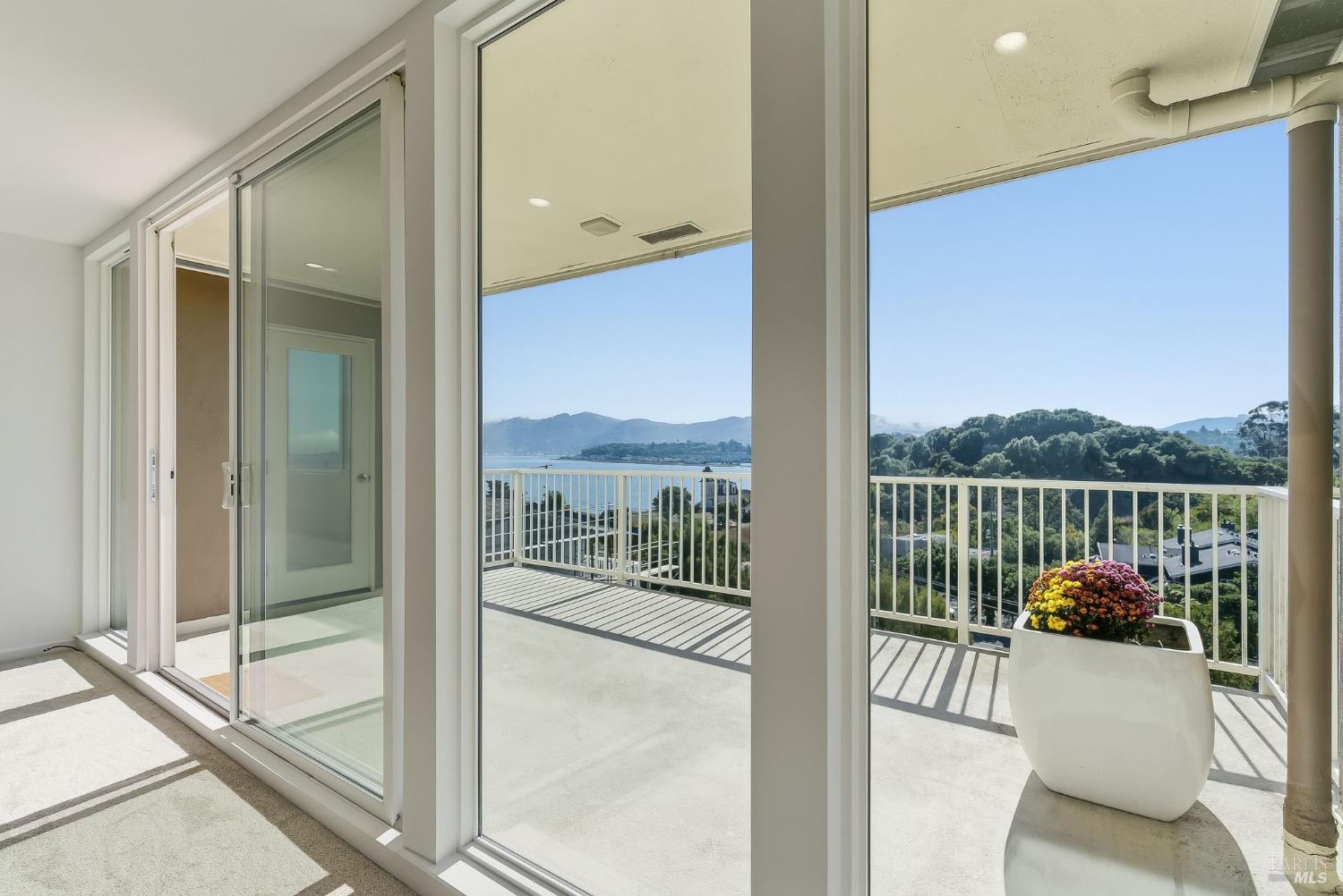 Detail Gallery Image 6 of 38 For 34 Andrew Dr #135,  Tiburon,  CA 94920 - 2 Beds | 1 Baths