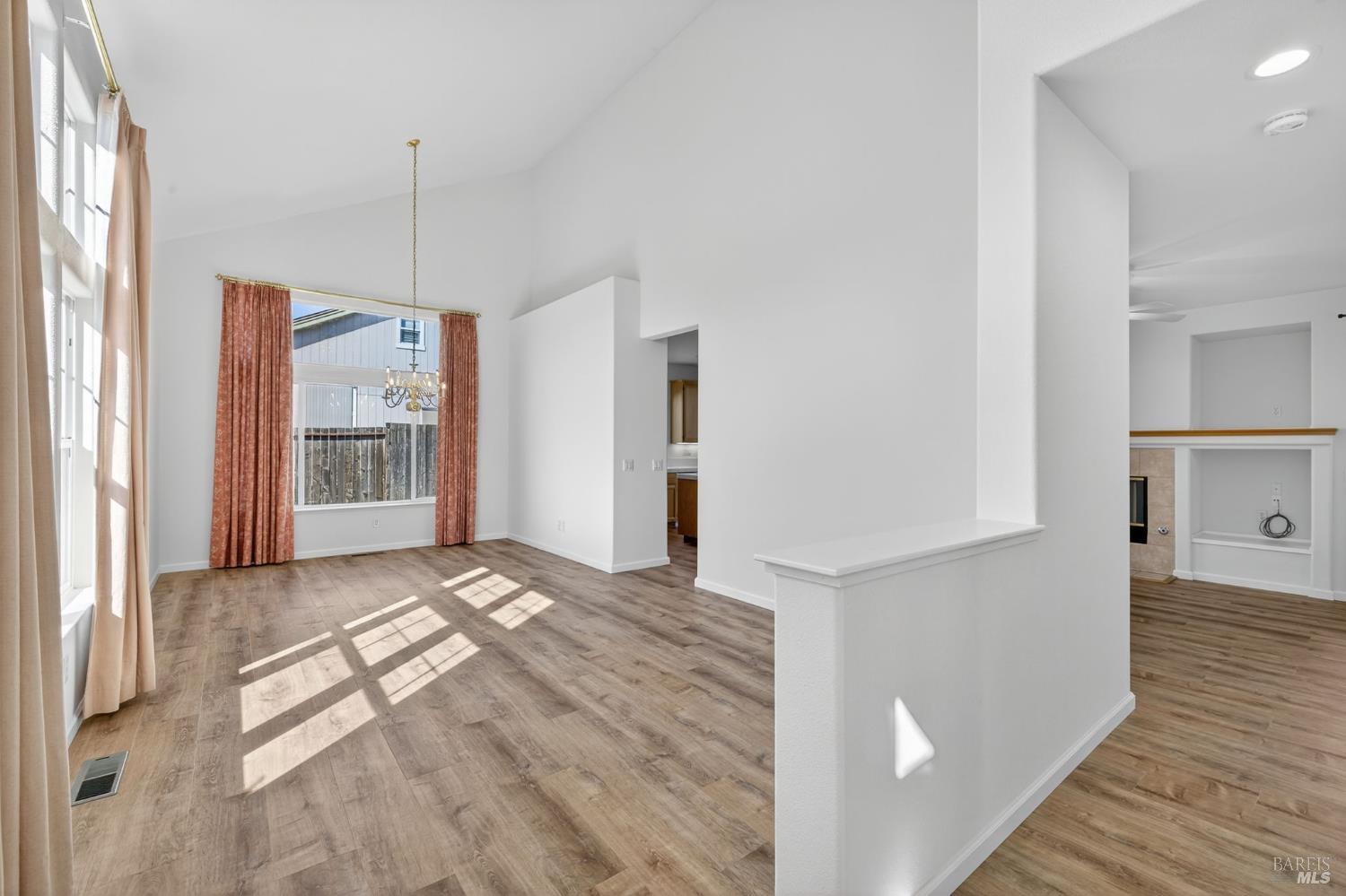 Detail Gallery Image 8 of 62 For 184 El Encanto Way, Santa Rosa,  CA 95409 - 4 Beds | 3/1 Baths