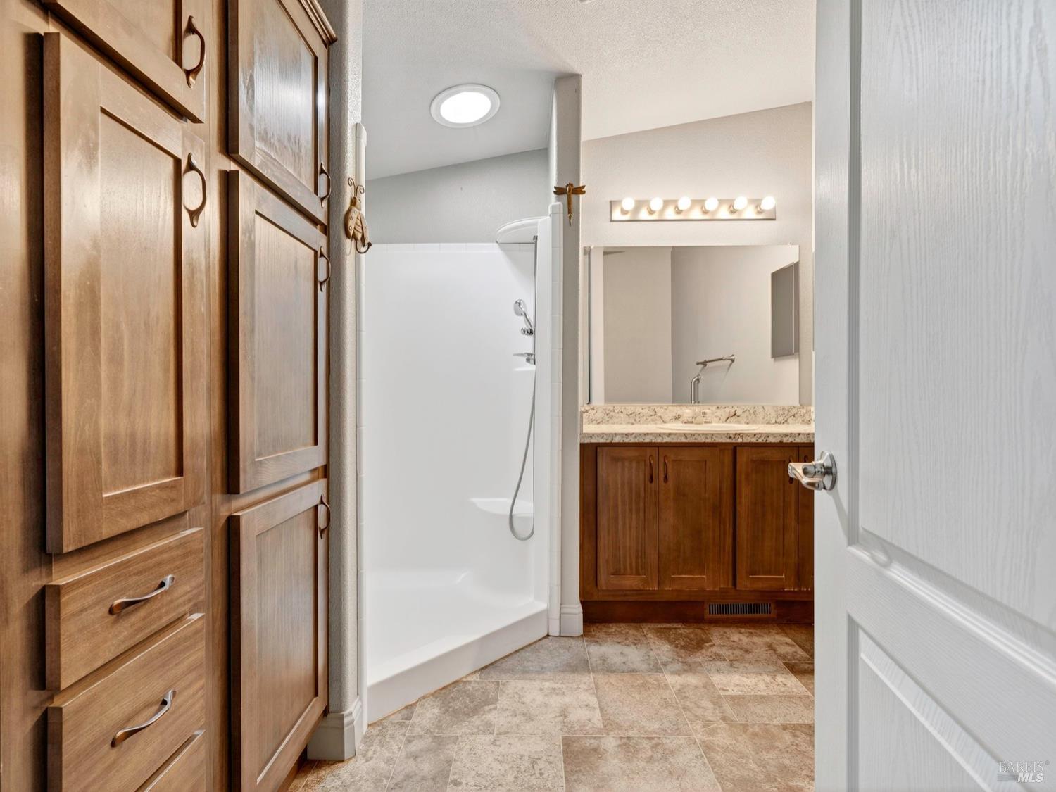 Detail Gallery Image 16 of 49 For 1154 Adrienne Way, Santa Rosa,  CA 95401 - 3 Beds | 2 Baths