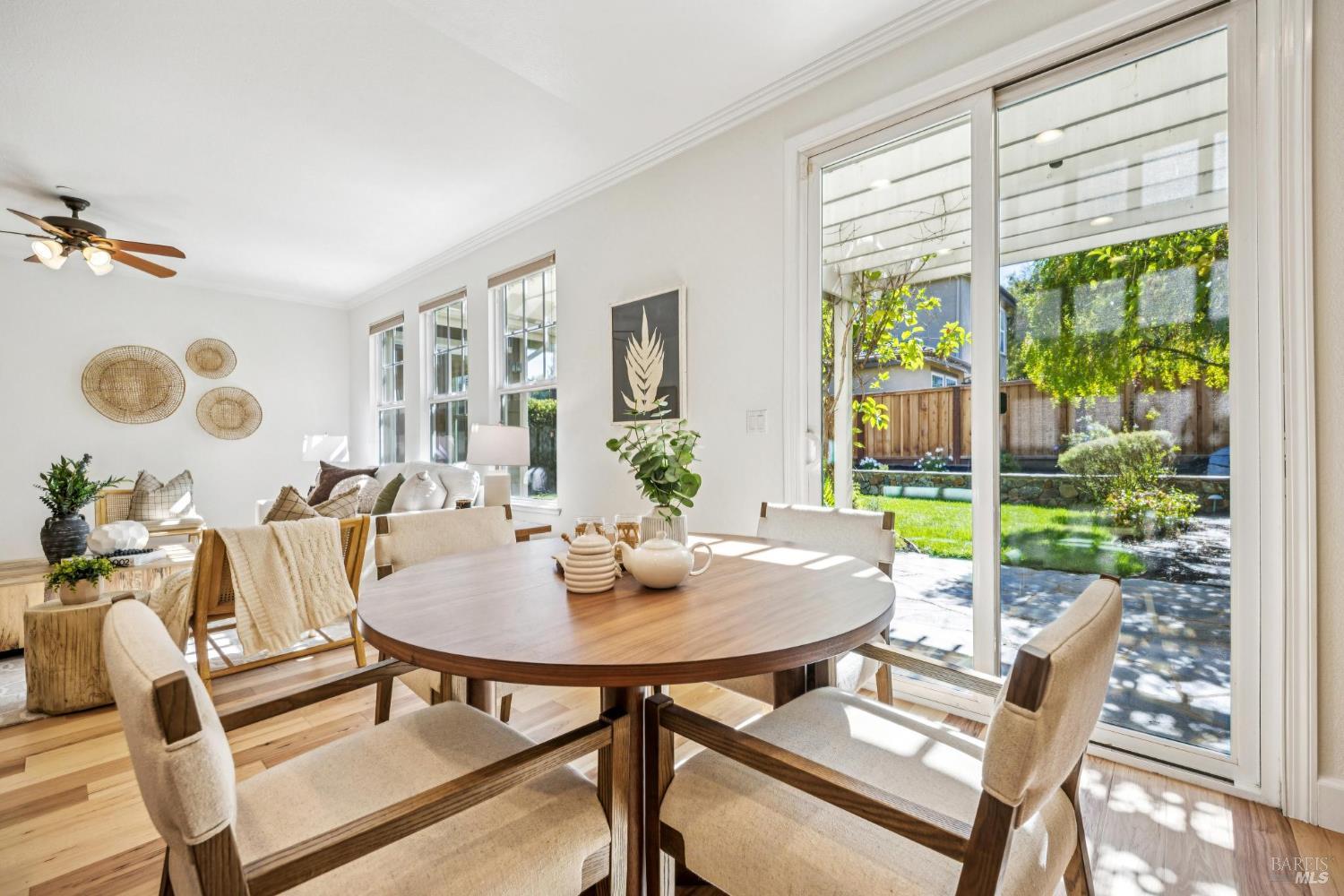 Detail Gallery Image 16 of 52 For 71 Oak Grove Dr, Novato,  CA 94949 - 4 Beds | 3/1 Baths