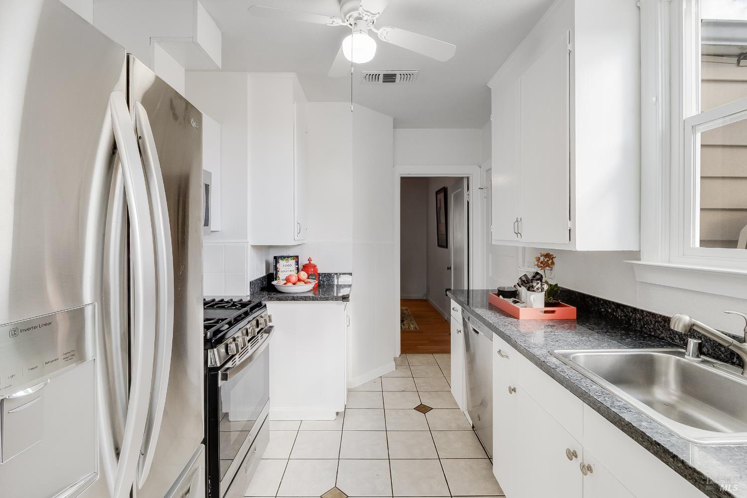 Detail Gallery Image 13 of 62 For 216 Phelan Ave, Vallejo,  CA 94590 - 3 Beds | 2 Baths