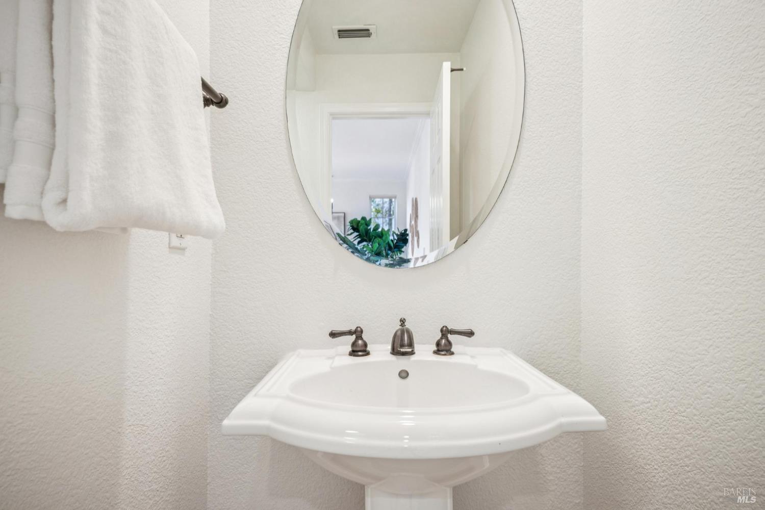 Detail Gallery Image 11 of 52 For 71 Oak Grove Dr, Novato,  CA 94949 - 4 Beds | 3/1 Baths