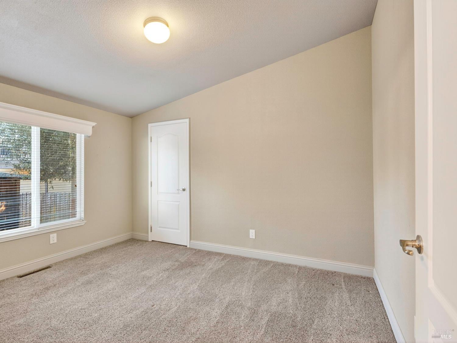 Detail Gallery Image 12 of 49 For 1154 Adrienne Way, Santa Rosa,  CA 95401 - 3 Beds | 2 Baths