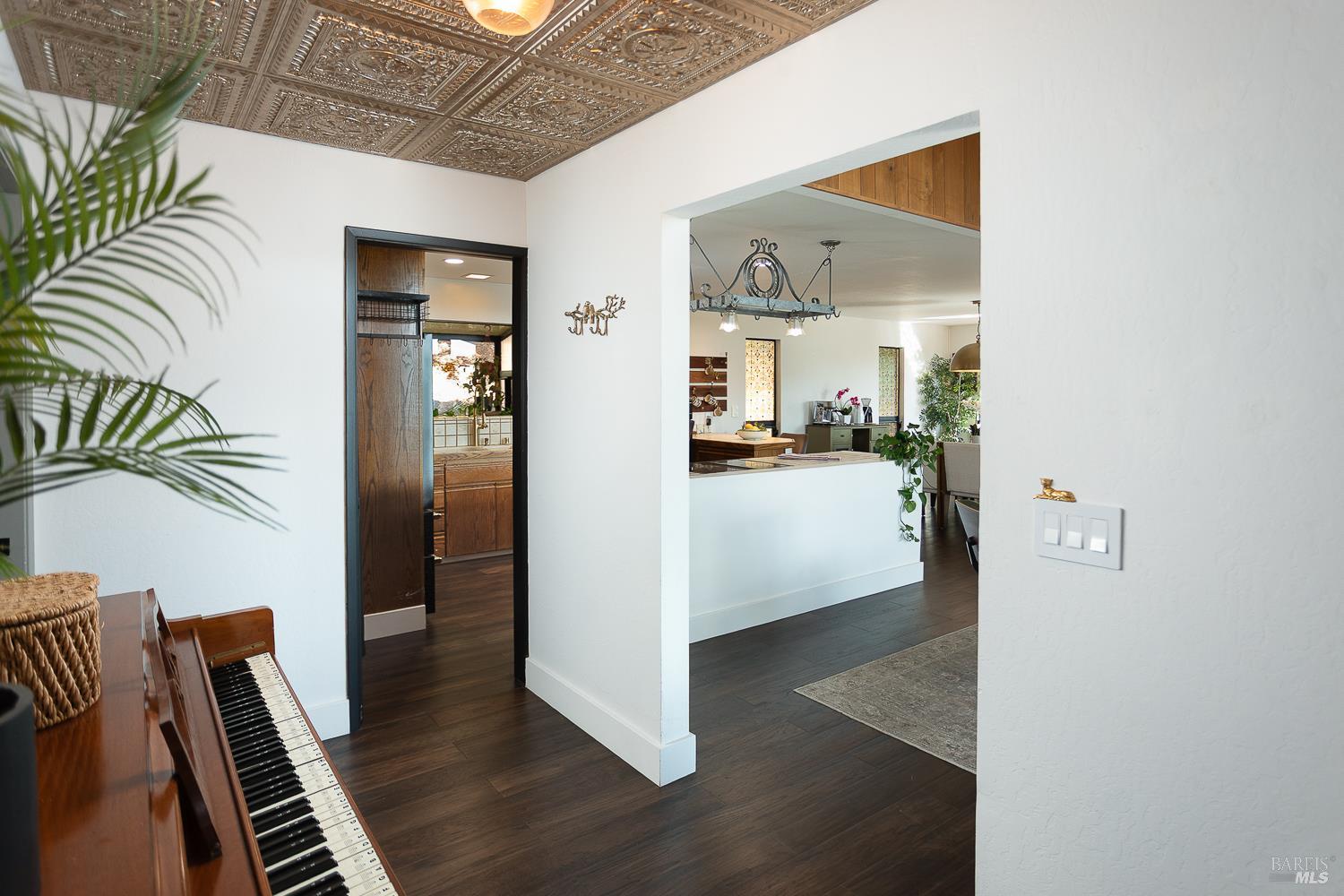 Detail Gallery Image 9 of 61 For 17090 Debbie Rd, Los Gatos,  CA 95033 - 3 Beds | 2 Baths