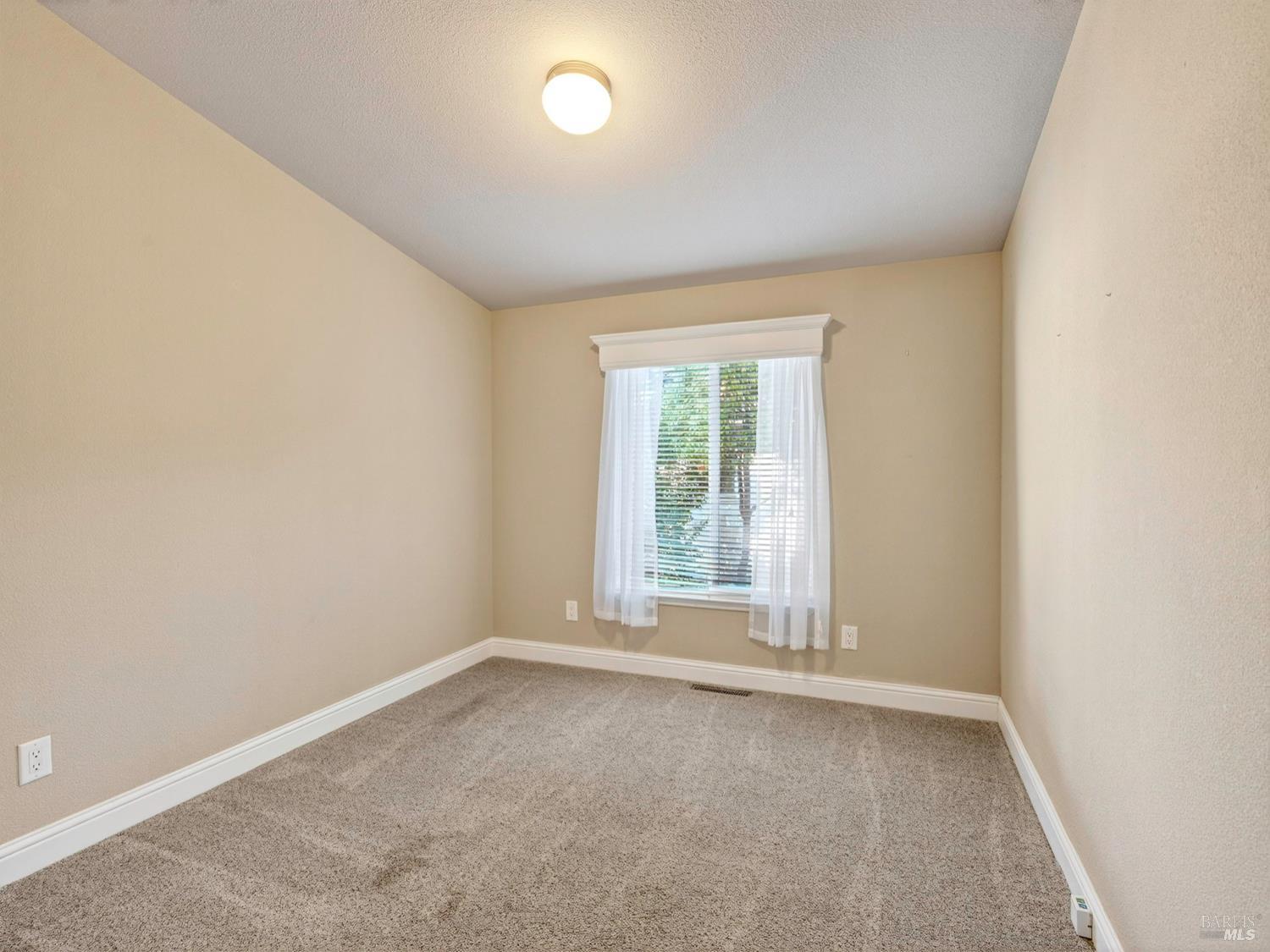 Detail Gallery Image 10 of 49 For 1154 Adrienne Way, Santa Rosa,  CA 95401 - 3 Beds | 2 Baths