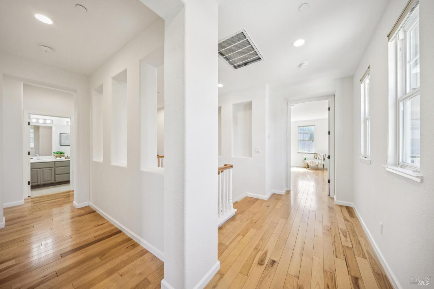 Detail Gallery Image 28 of 52 For 71 Oak Grove Dr, Novato,  CA 94949 - 4 Beds | 3/1 Baths