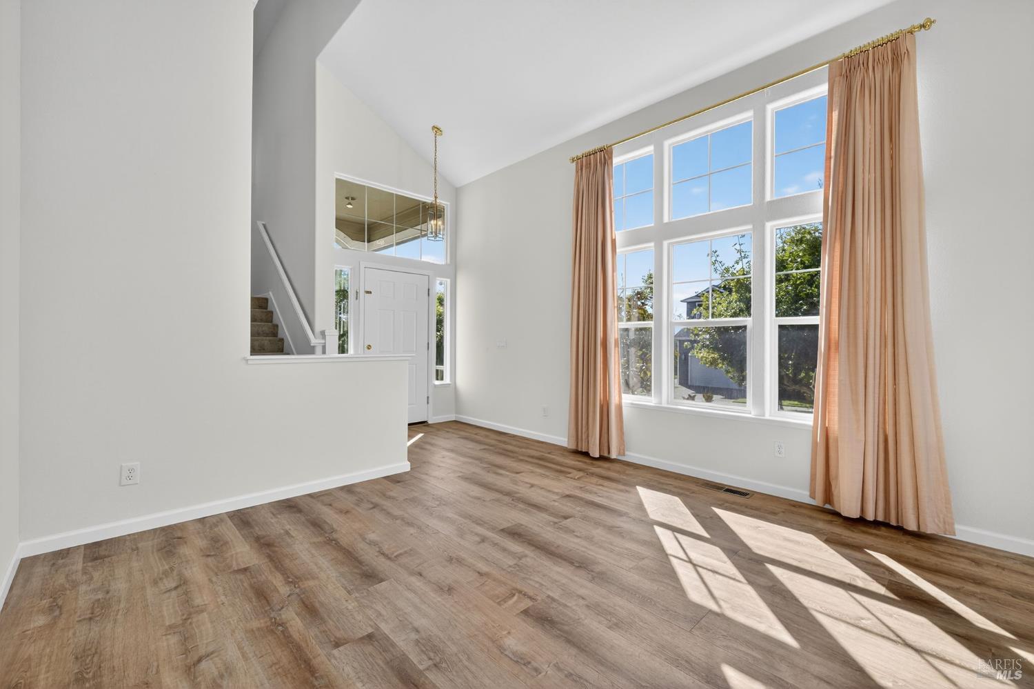 Detail Gallery Image 7 of 62 For 184 El Encanto Way, Santa Rosa,  CA 95409 - 4 Beds | 3/1 Baths