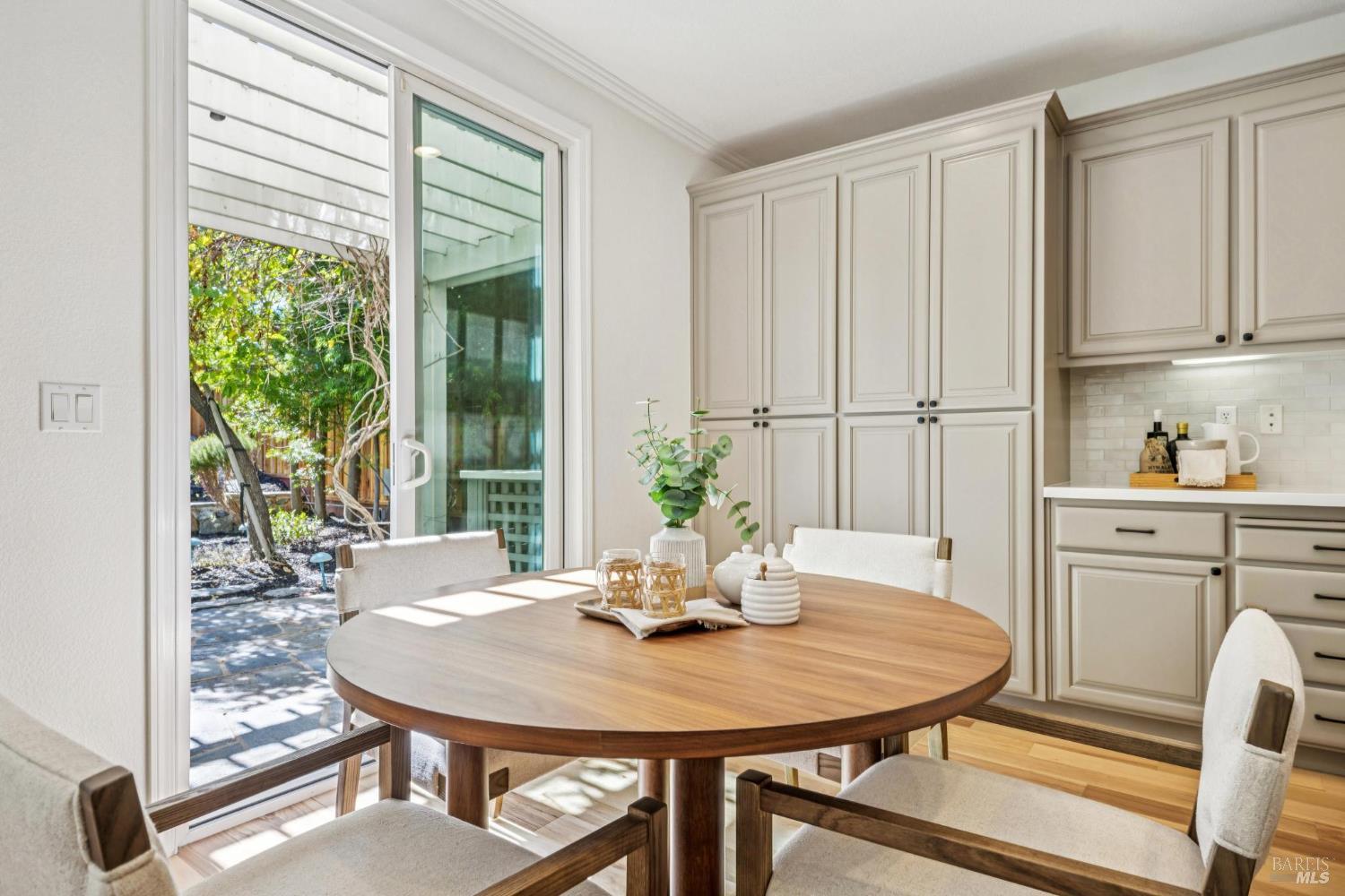 Detail Gallery Image 17 of 52 For 71 Oak Grove Dr, Novato,  CA 94949 - 4 Beds | 3/1 Baths