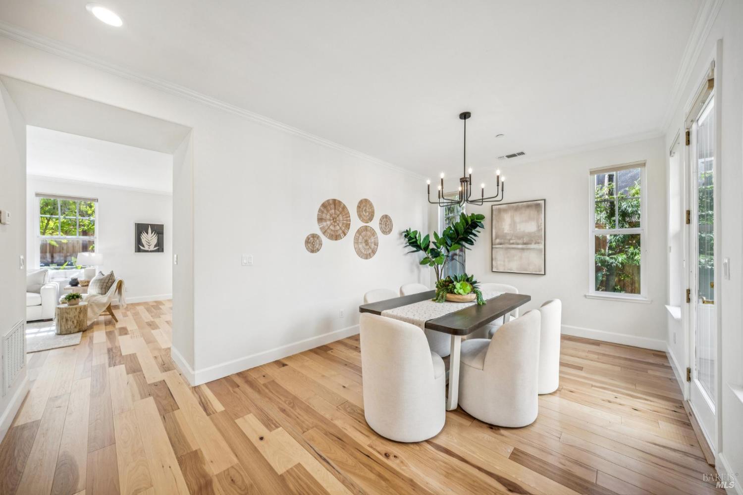 Detail Gallery Image 8 of 52 For 71 Oak Grove Dr, Novato,  CA 94949 - 4 Beds | 3/1 Baths