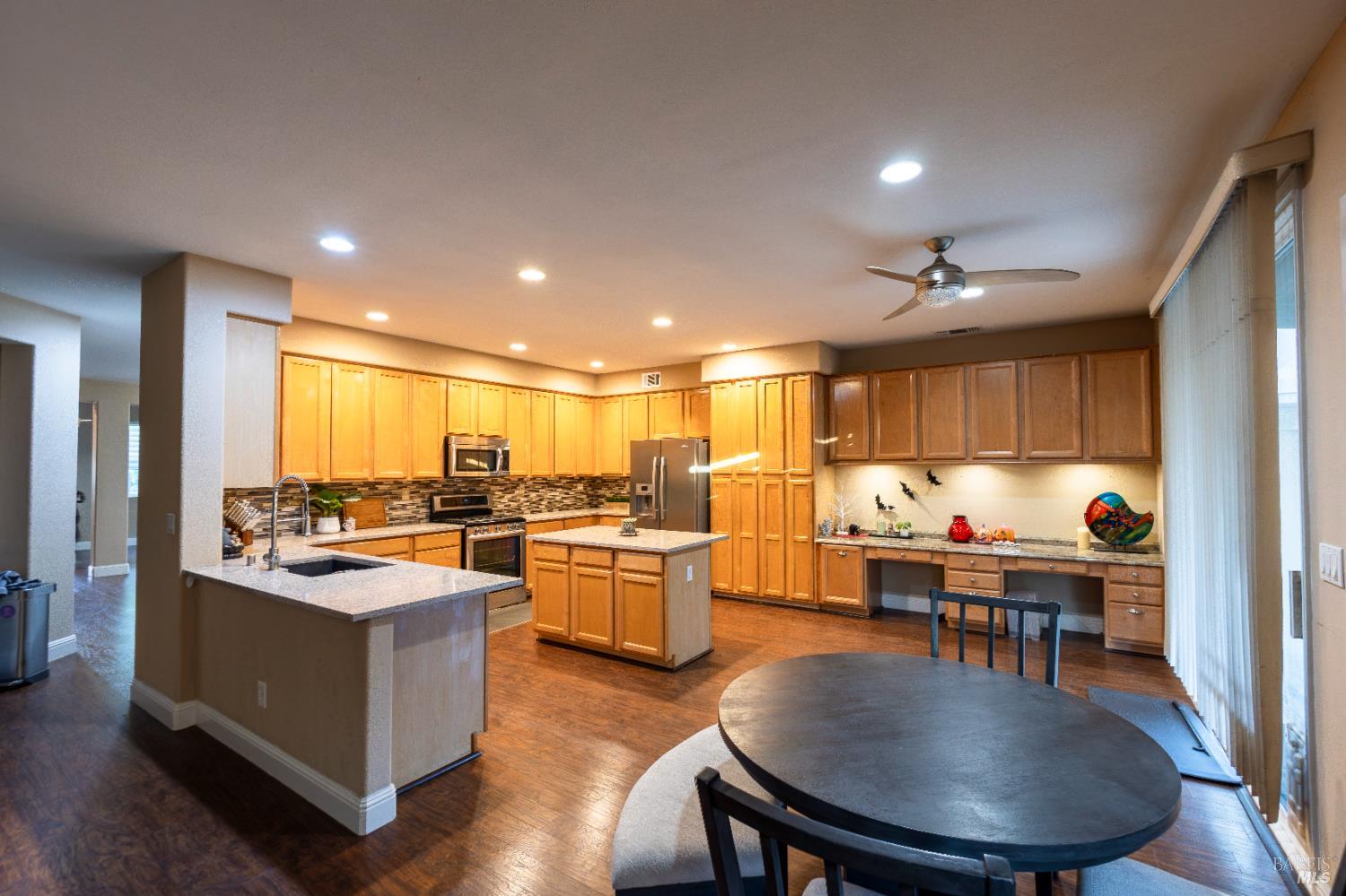 Detail Gallery Image 4 of 44 For 4109 Cedarvale Ct, Fairfield,  CA 94534 - 4 Beds | 2/1 Baths