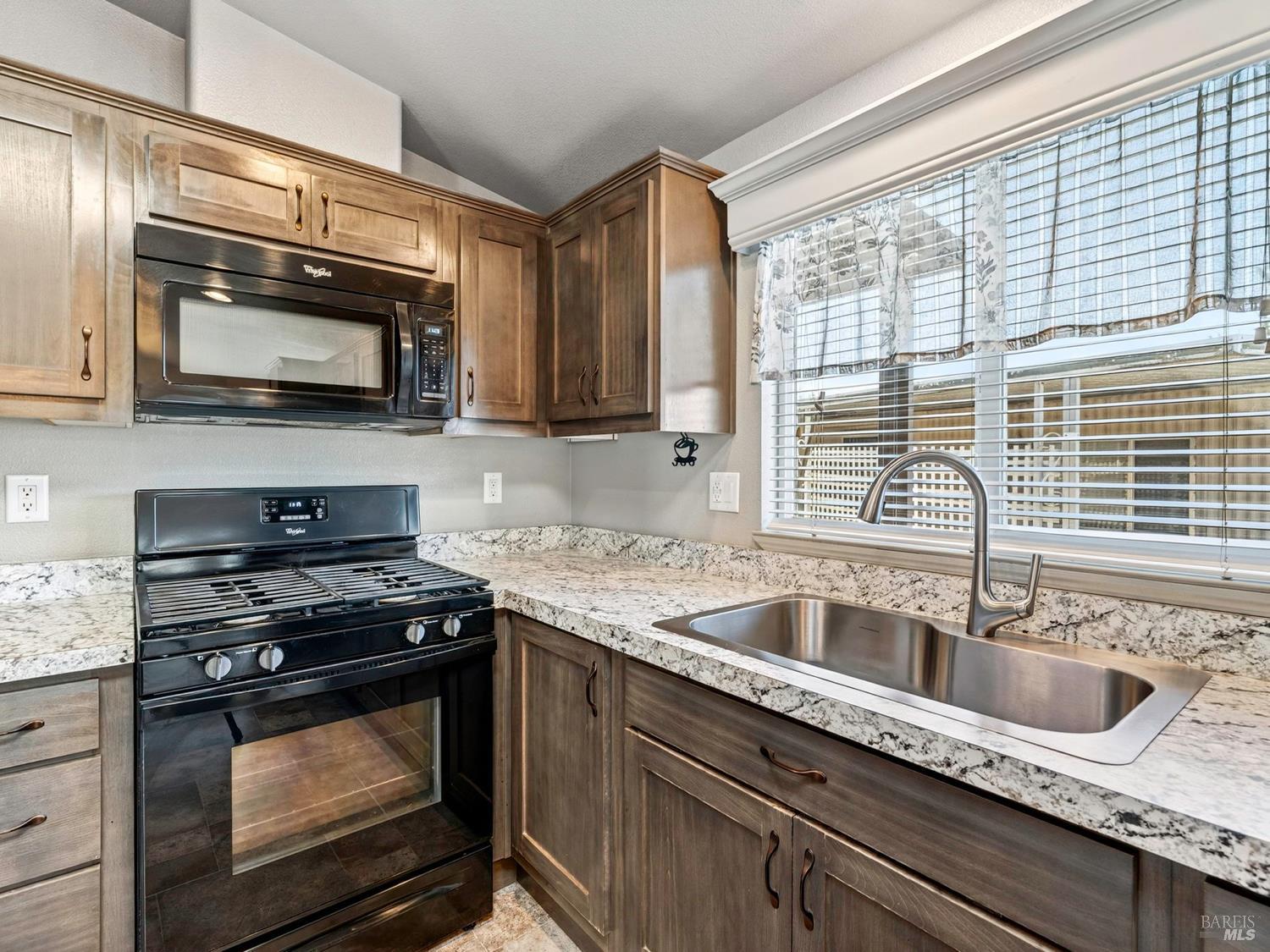 Detail Gallery Image 24 of 49 For 1154 Adrienne Way, Santa Rosa,  CA 95401 - 3 Beds | 2 Baths