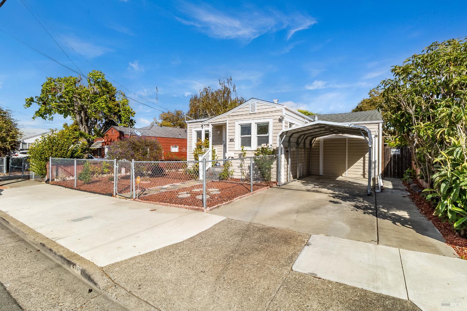 Detail Gallery Image 3 of 62 For 216 Phelan Ave, Vallejo,  CA 94590 - 3 Beds | 2 Baths