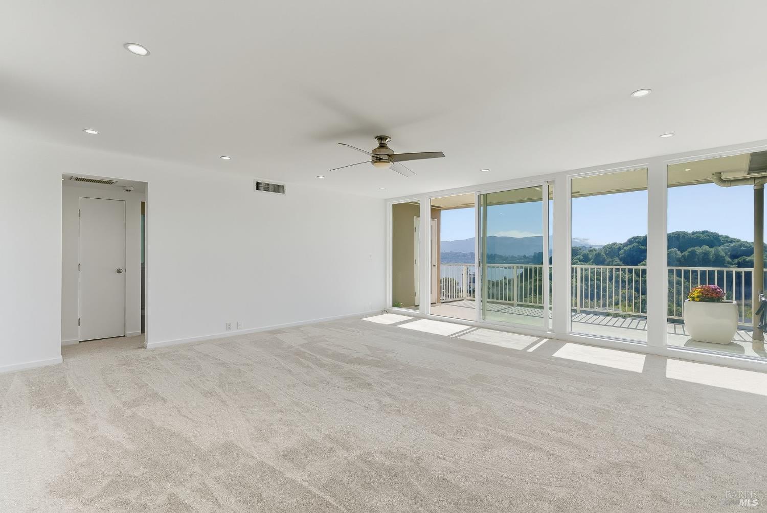 Detail Gallery Image 10 of 38 For 34 Andrew Dr #135,  Tiburon,  CA 94920 - 2 Beds | 1 Baths