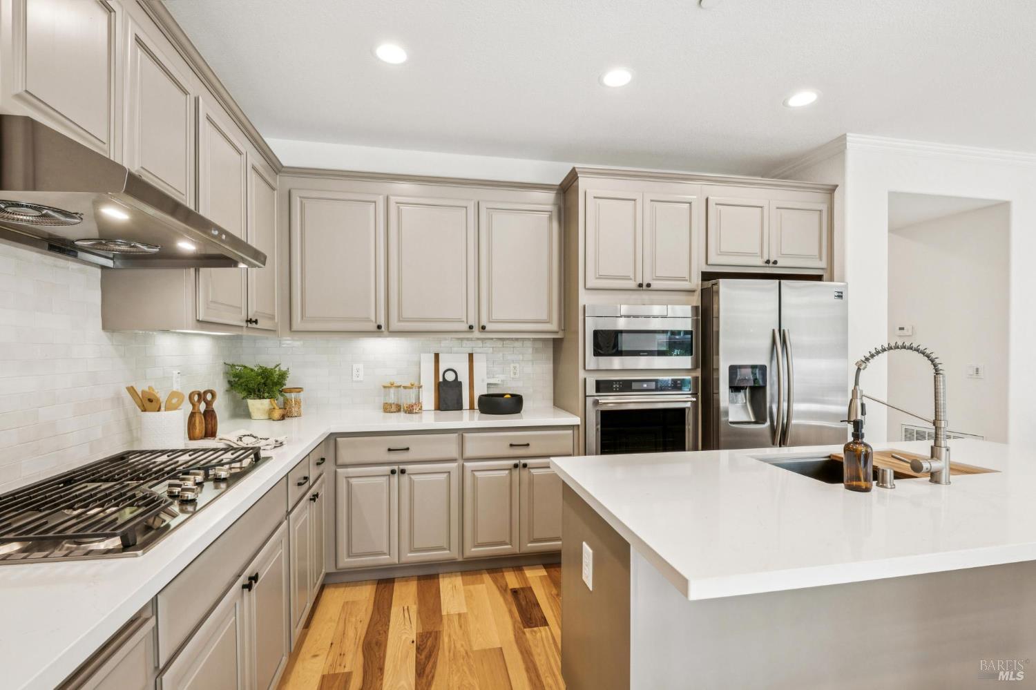 Detail Gallery Image 20 of 52 For 71 Oak Grove Dr, Novato,  CA 94949 - 4 Beds | 3/1 Baths