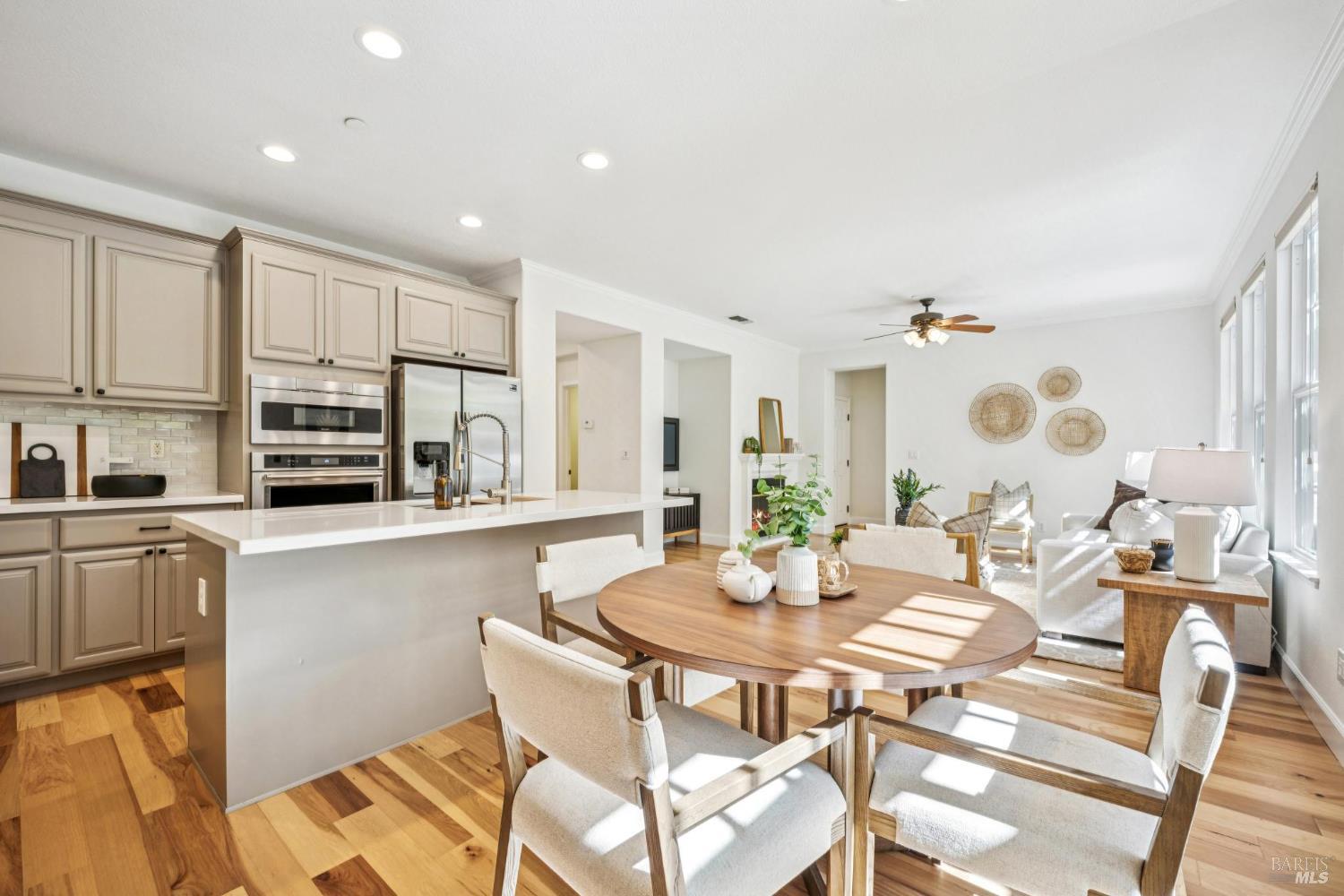 Detail Gallery Image 15 of 52 For 71 Oak Grove Dr, Novato,  CA 94949 - 4 Beds | 3/1 Baths