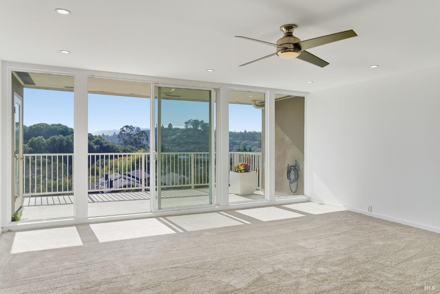 Detail Gallery Image 11 of 38 For 34 Andrew Dr #135,  Tiburon,  CA 94920 - 2 Beds | 1 Baths