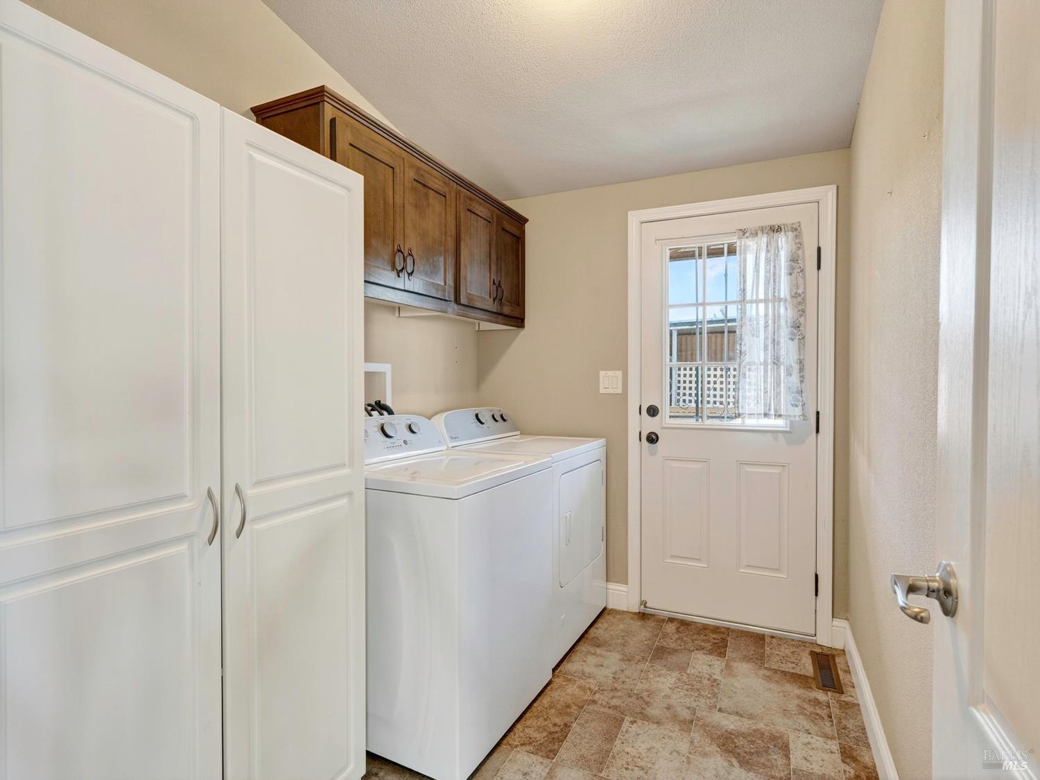 Detail Gallery Image 18 of 49 For 1154 Adrienne Way, Santa Rosa,  CA 95401 - 3 Beds | 2 Baths