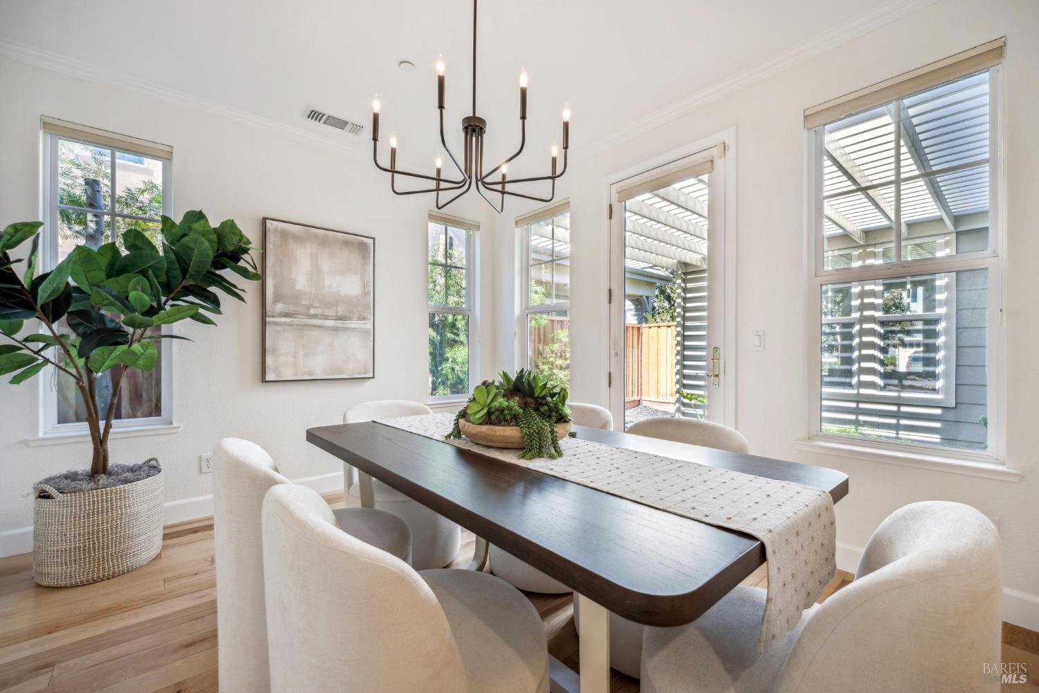 Detail Gallery Image 9 of 52 For 71 Oak Grove Dr, Novato,  CA 94949 - 4 Beds | 3/1 Baths