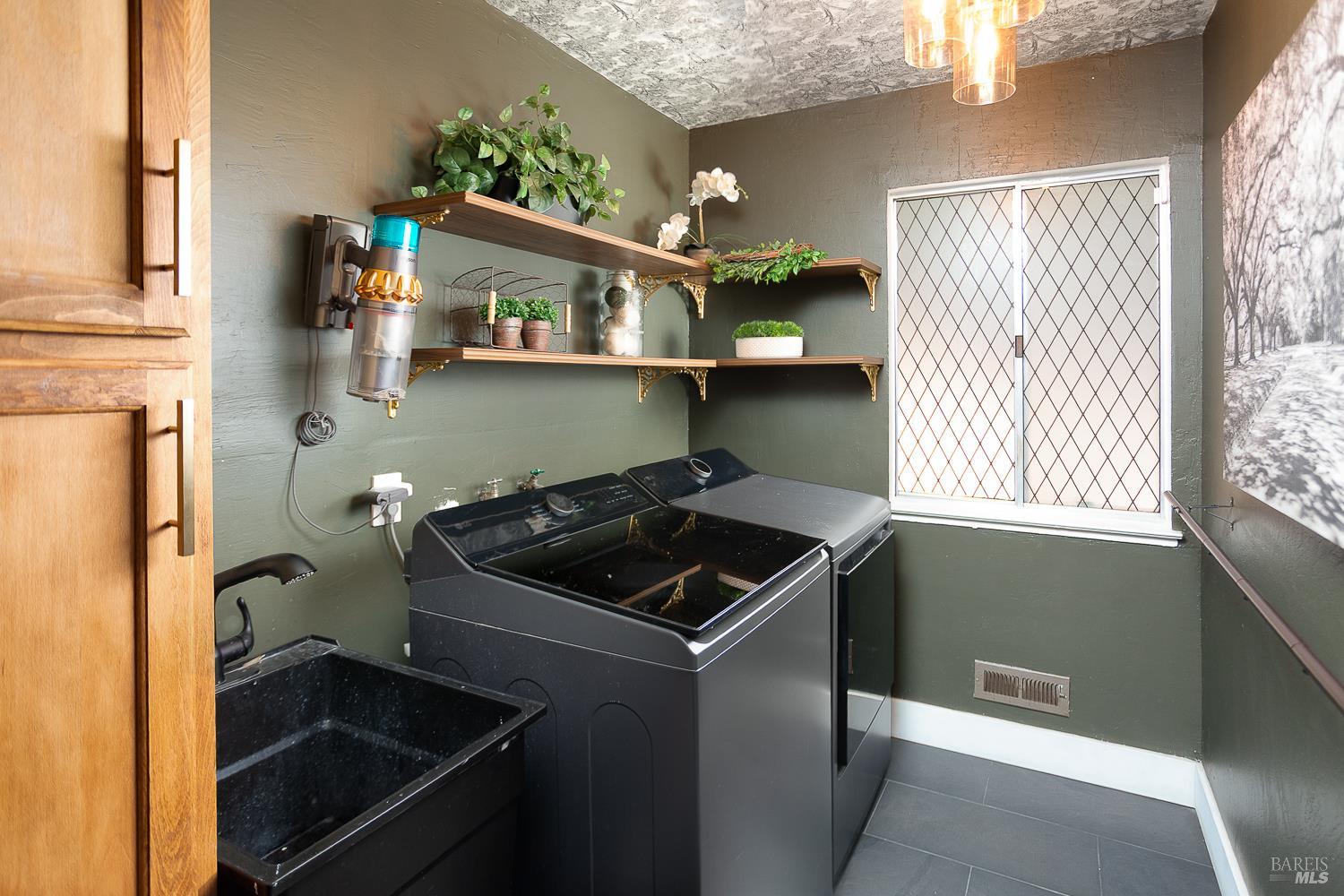 Detail Gallery Image 28 of 61 For 17090 Debbie Rd, Los Gatos,  CA 95033 - 3 Beds | 2 Baths