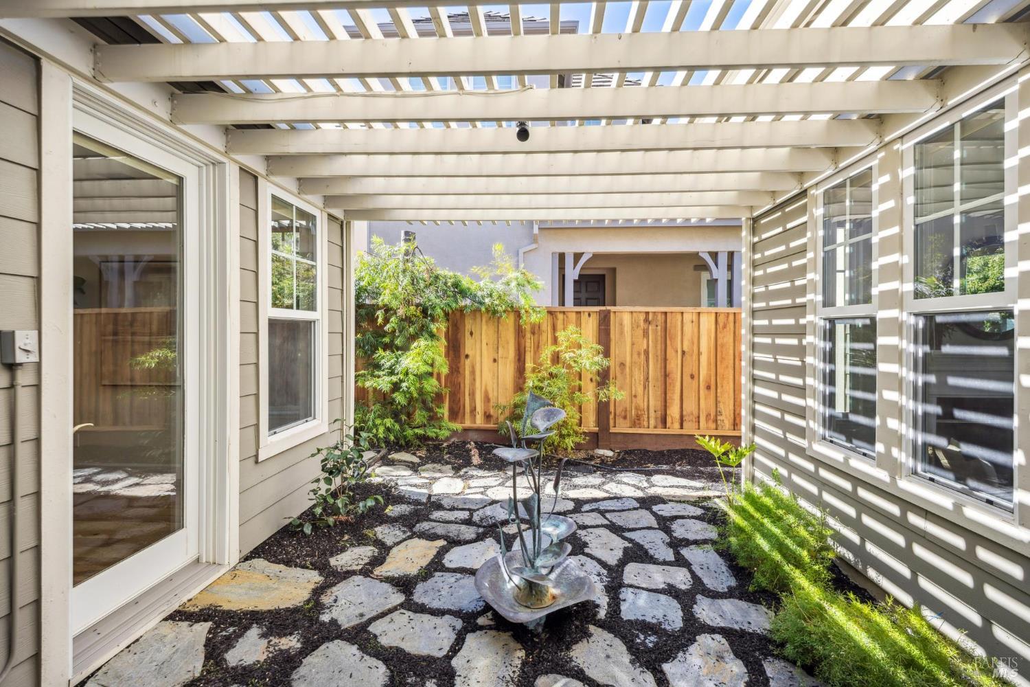 Detail Gallery Image 7 of 52 For 71 Oak Grove Dr, Novato,  CA 94949 - 4 Beds | 3/1 Baths
