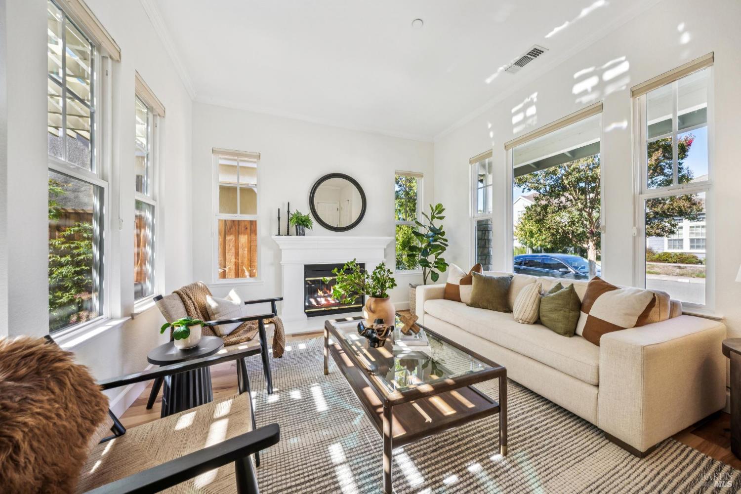 Detail Gallery Image 5 of 52 For 71 Oak Grove Dr, Novato,  CA 94949 - 4 Beds | 3/1 Baths