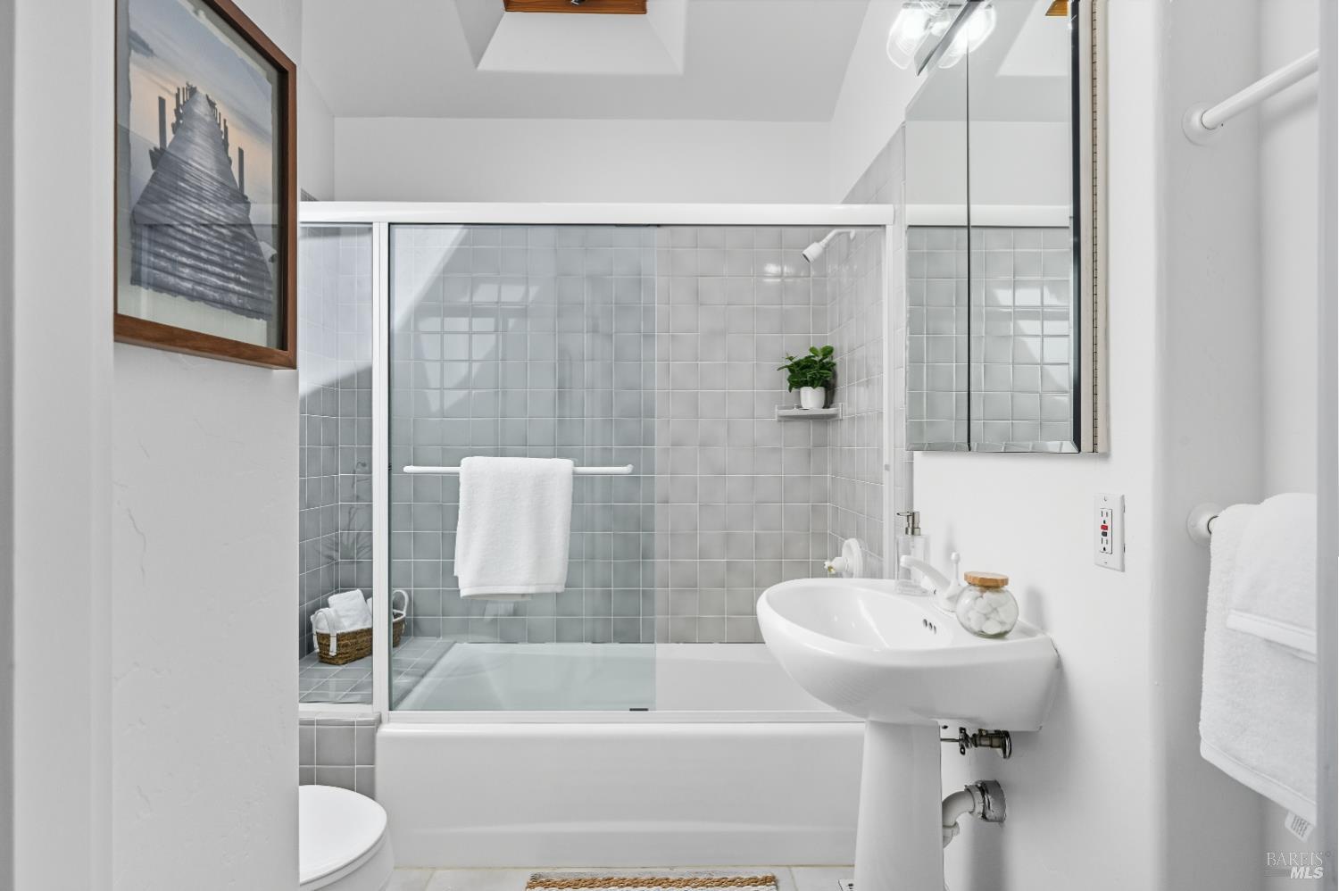 Detail Gallery Image 25 of 34 For 10 Hazel Ct, San Rafael,  CA 94901 - 3 Beds | 2 Baths