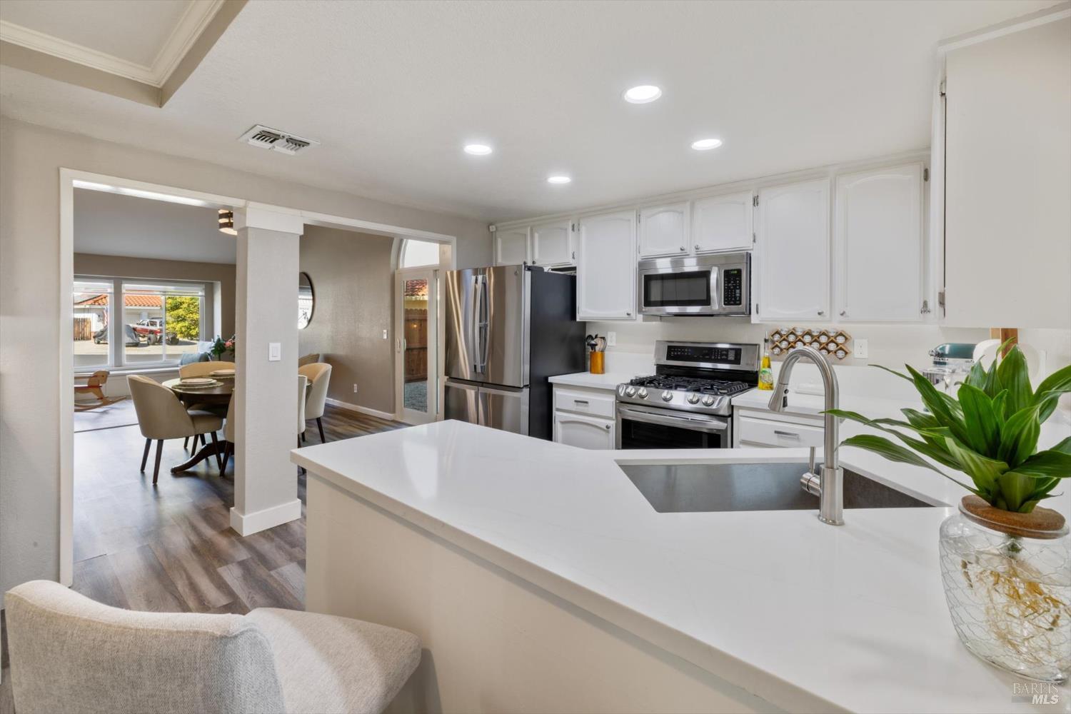 Detail Gallery Image 16 of 65 For 830 Swindon Ct, Vacaville,  CA 95688 - 4 Beds | 3 Baths