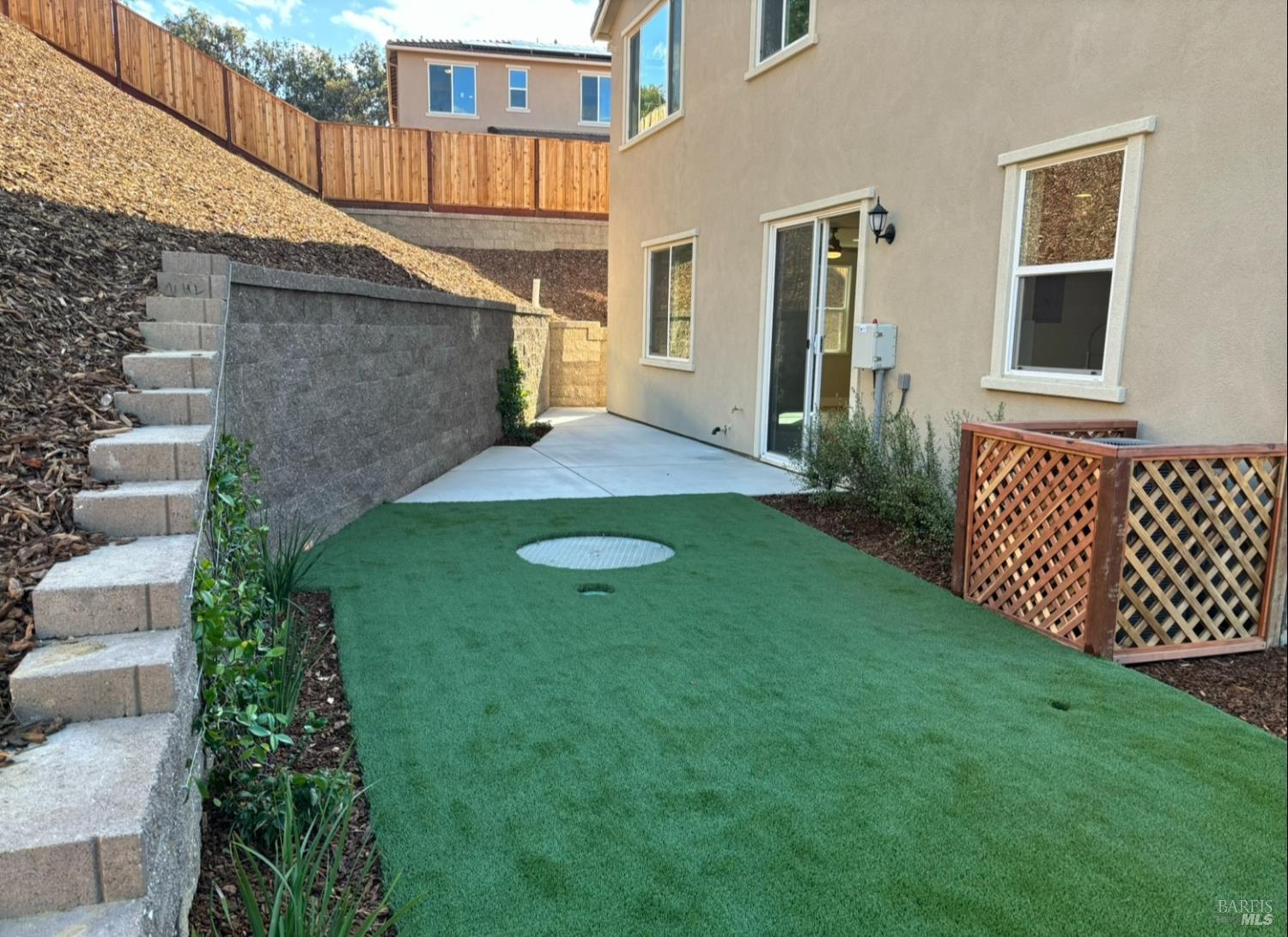 Detail Gallery Image 5 of 6 For 31 Denova Ln, Martinez,  CA 94553 - 4 Beds | 3 Baths