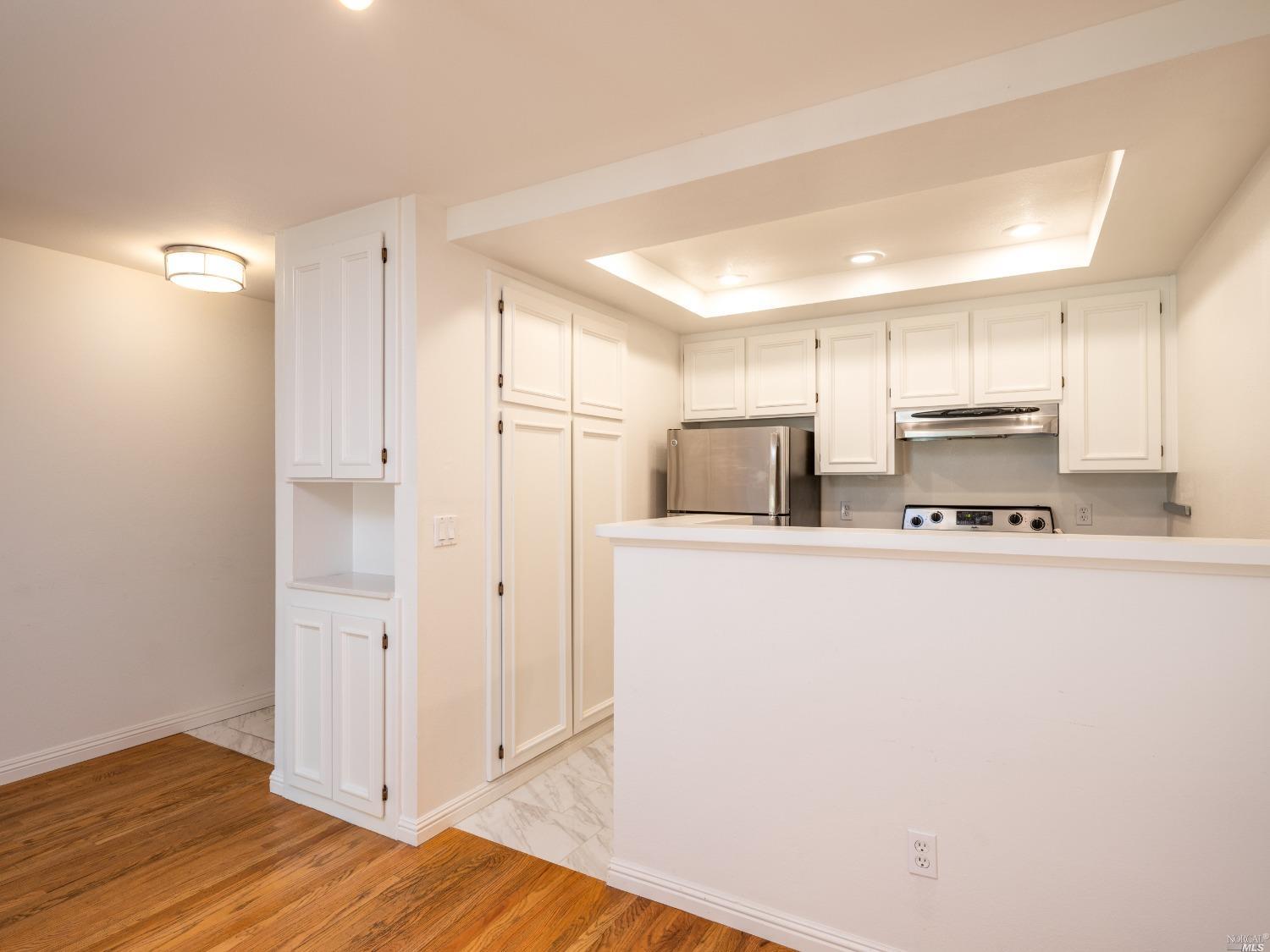 Detail Gallery Image 8 of 33 For 554 Seaver Dr, Mill Valley,  CA 94941 - 1 Beds | 1 Baths