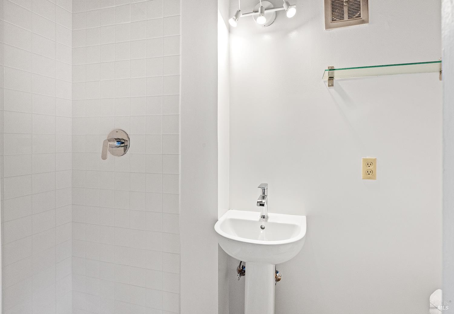 Detail Gallery Image 31 of 46 For 35 Salvador Way, San Rafael,  CA 94903 - 3 Beds | 3 Baths