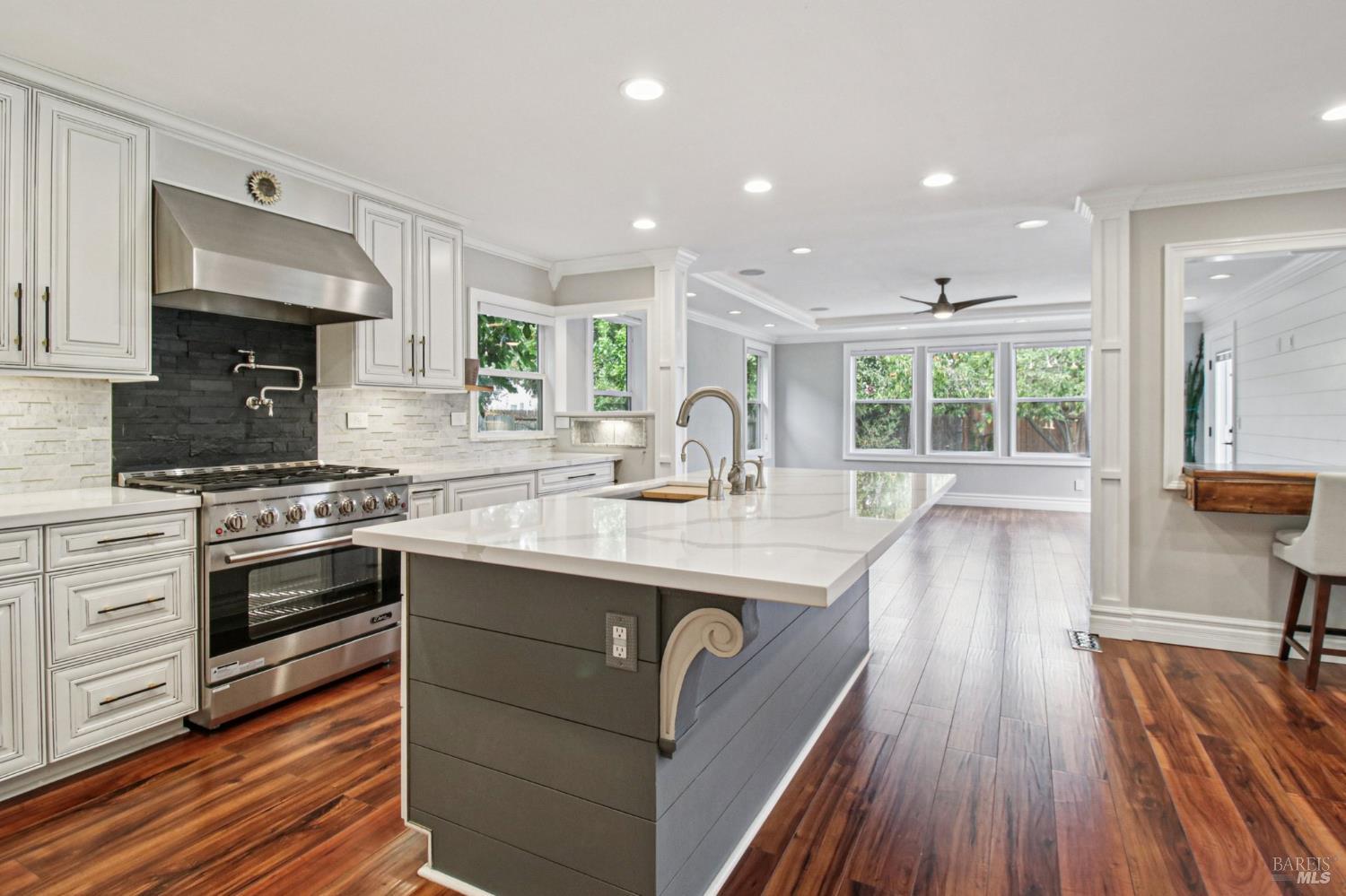 Detail Gallery Image 10 of 28 For 485 Avalon Cir, Vallejo,  CA 94589 - 3 Beds | 2/1 Baths