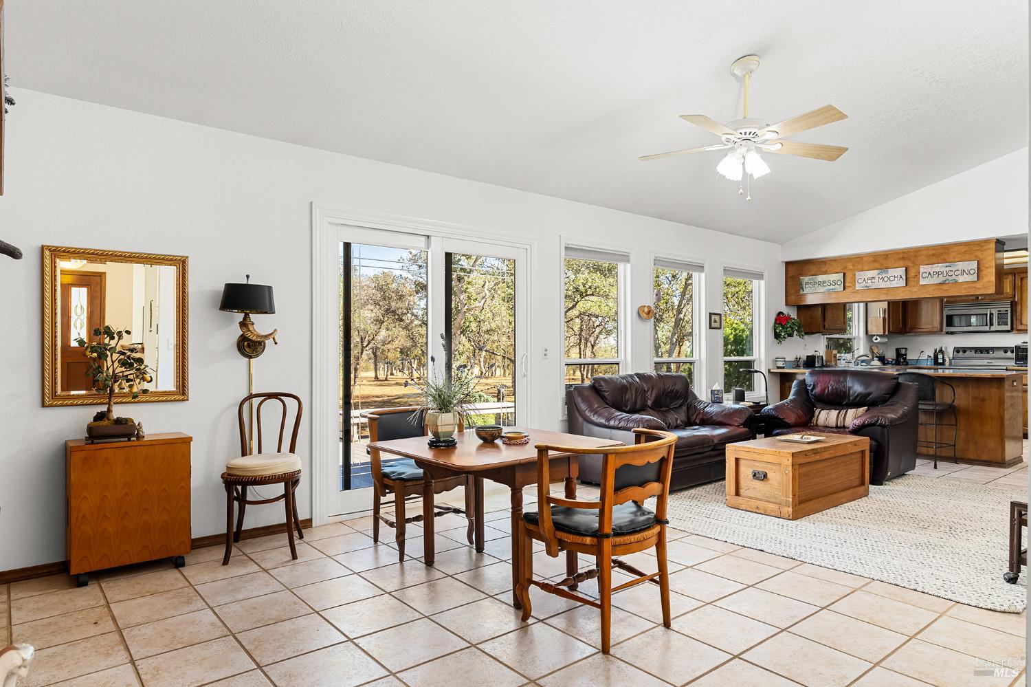 Detail Gallery Image 11 of 52 For 14420 Mesa Ct, Red Bluff,  CA 96080 - 3 Beds | 2 Baths