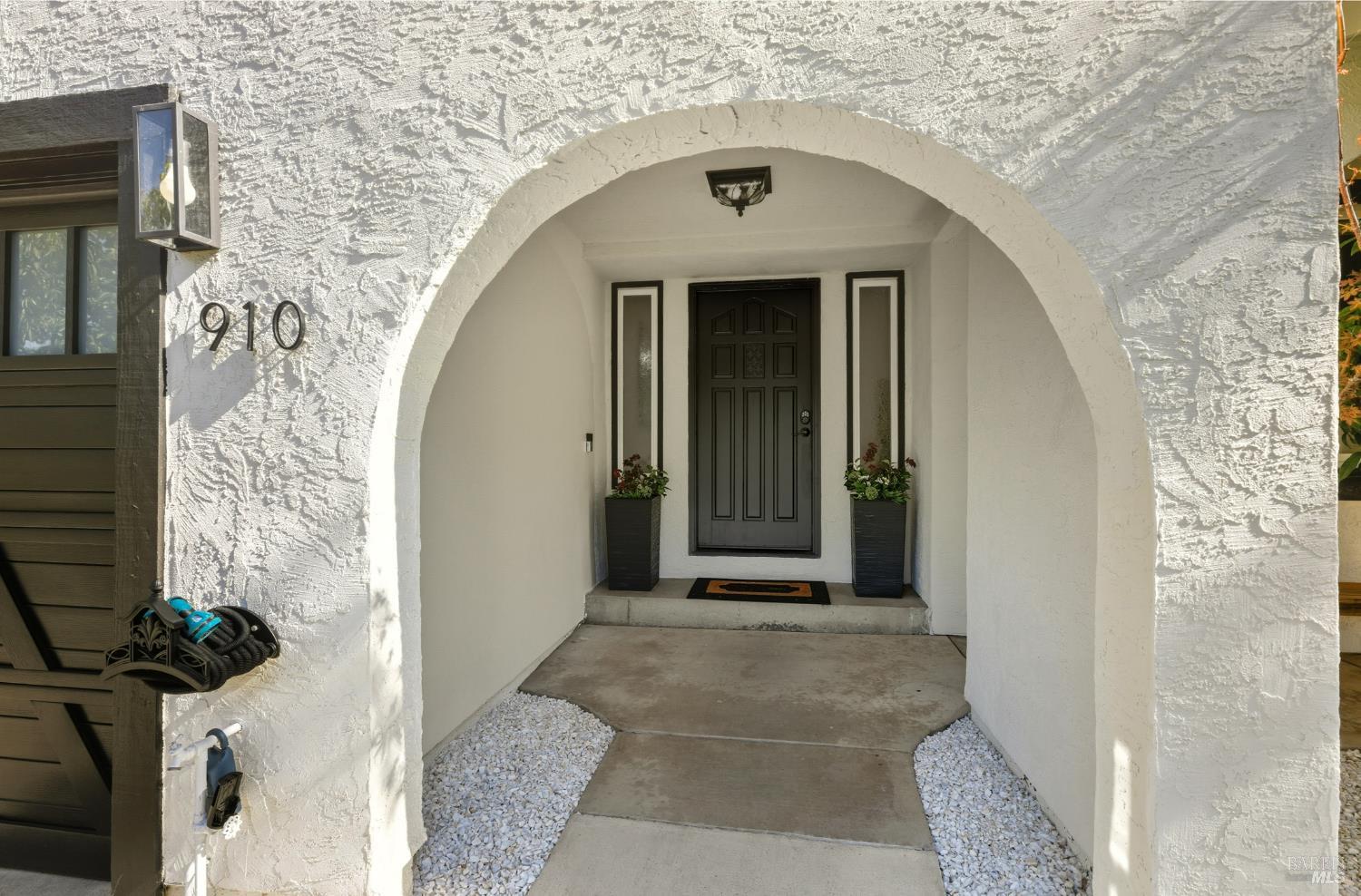 Detail Gallery Image 6 of 56 For 910 Linwood St, Vacaville,  CA 95688 - 4 Beds | 3 Baths