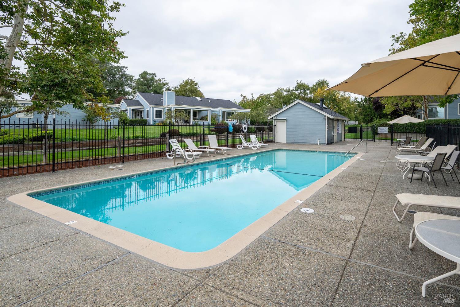 Detail Gallery Image 34 of 43 For 9636 Lakewood Dr, Windsor,  CA 95492 - 2 Beds | 2 Baths