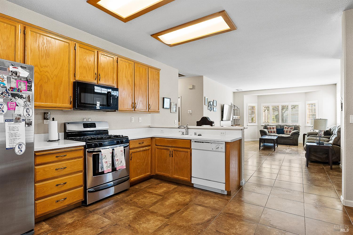 Detail Gallery Image 9 of 30 For 714 Cherry Hills Ln, Rio Vista,  CA 94571 - 2 Beds | 2 Baths