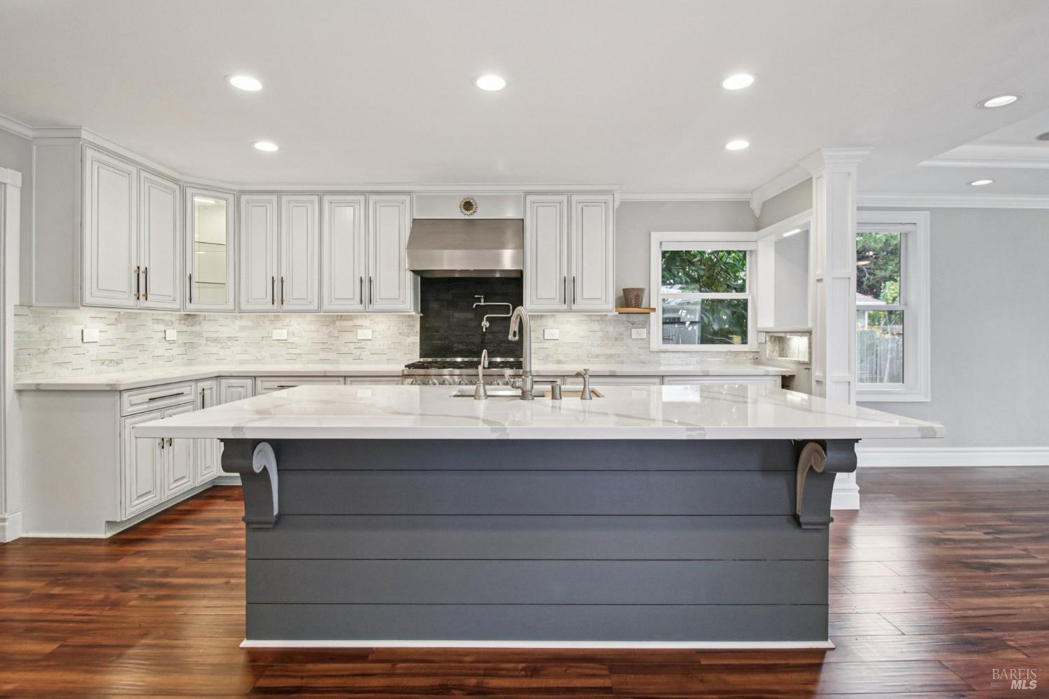 Detail Gallery Image 8 of 28 For 485 Avalon Cir, Vallejo,  CA 94589 - 3 Beds | 2/1 Baths