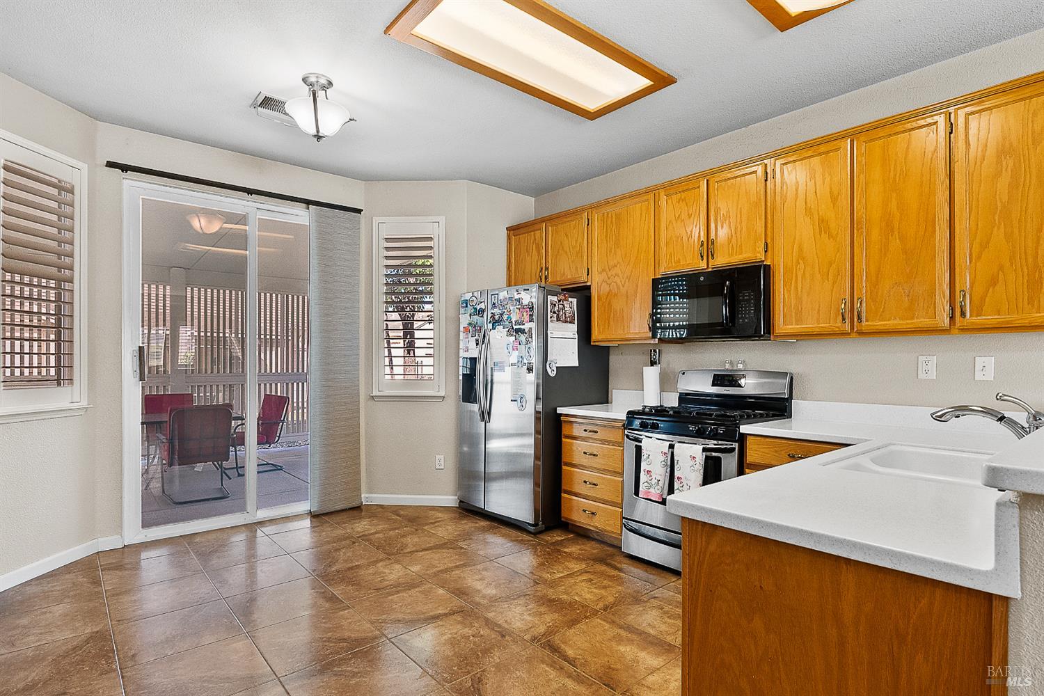 Detail Gallery Image 8 of 30 For 714 Cherry Hills Ln, Rio Vista,  CA 94571 - 2 Beds | 2 Baths