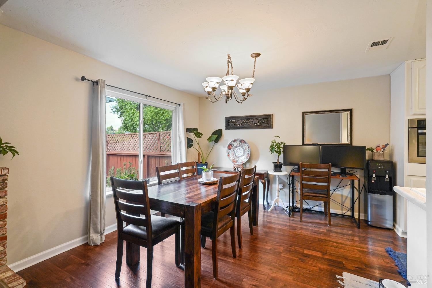 Detail Gallery Image 9 of 38 For 1781 Lindo St, Benicia,  CA 94510 - 2 Beds | 2 Baths