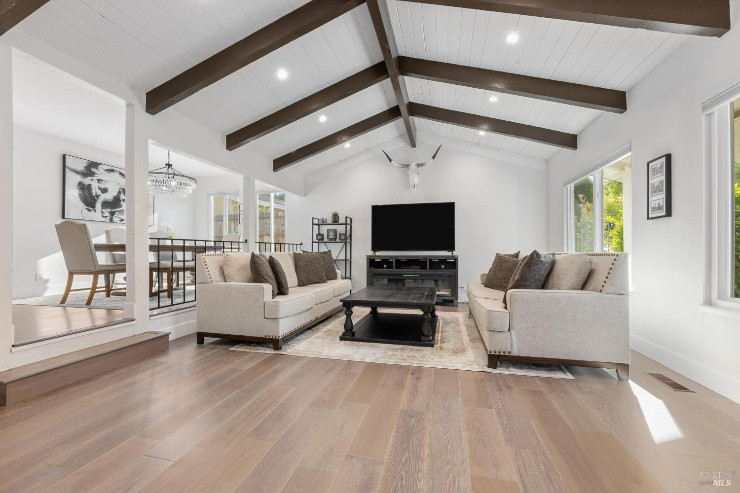 Detail Gallery Image 8 of 56 For 910 Linwood St, Vacaville,  CA 95688 - 4 Beds | 3 Baths