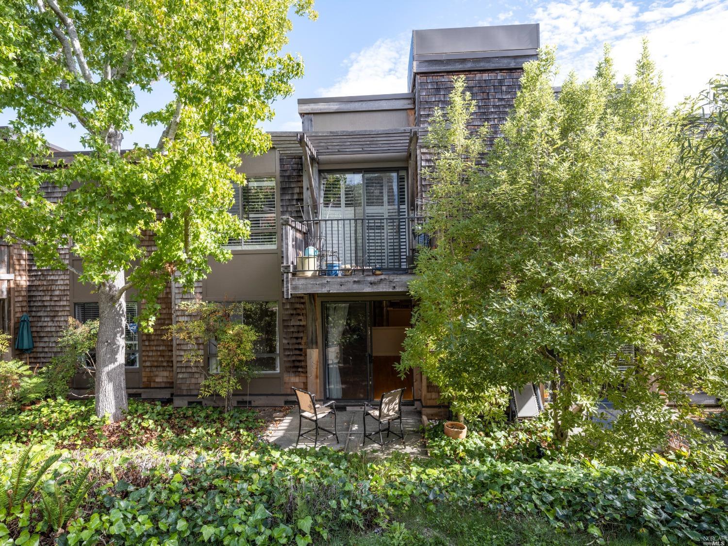 Detail Gallery Image 30 of 33 For 554 Seaver Dr, Mill Valley,  CA 94941 - 1 Beds | 1 Baths