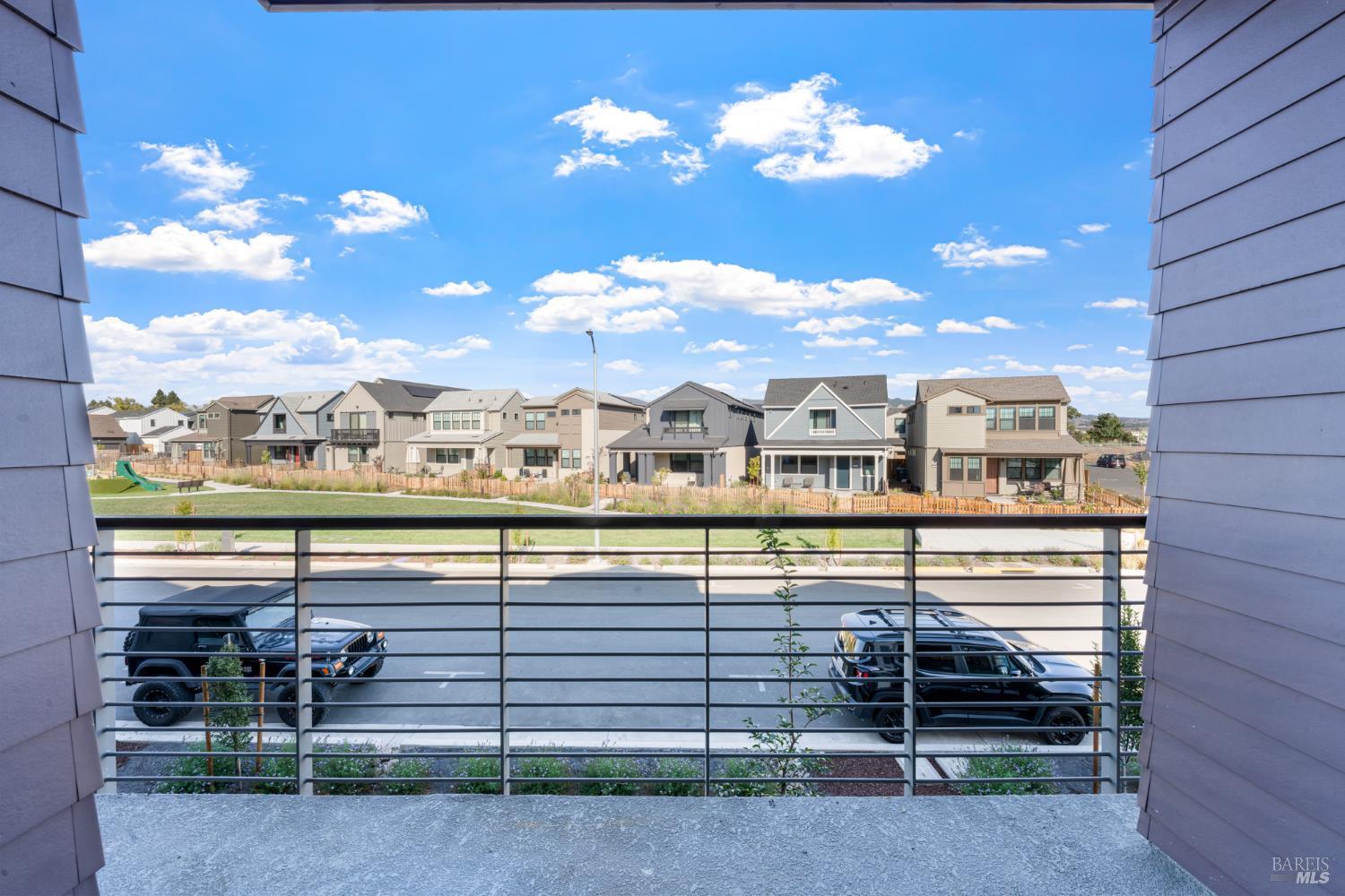 Detail Gallery Image 5 of 21 For 225 Wellness Way, Rohnert Park,  CA 94928 - 3 Beds | 3 Baths