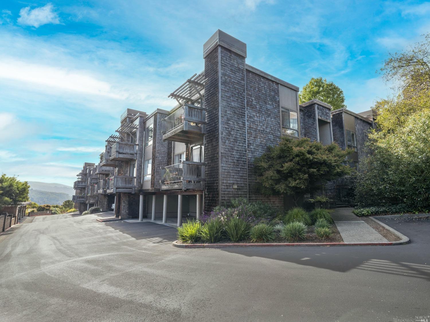 Detail Gallery Image 24 of 33 For 554 Seaver Dr, Mill Valley,  CA 94941 - 1 Beds | 1 Baths