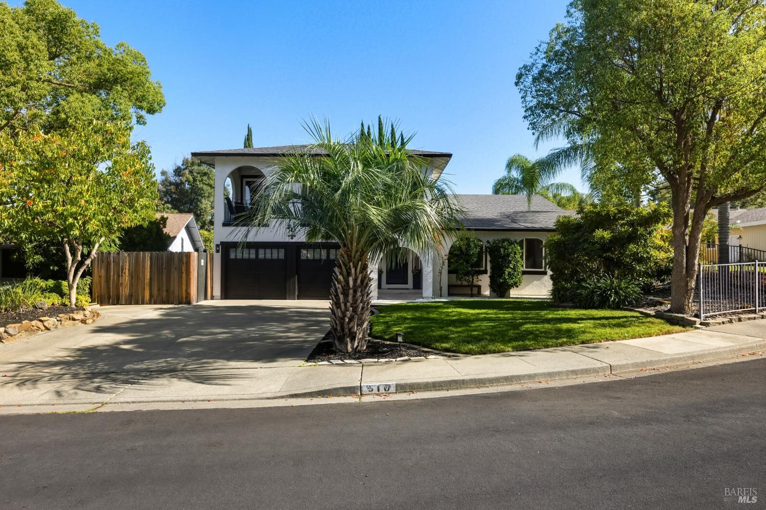 Detail Gallery Image 4 of 56 For 910 Linwood St, Vacaville,  CA 95688 - 4 Beds | 3 Baths