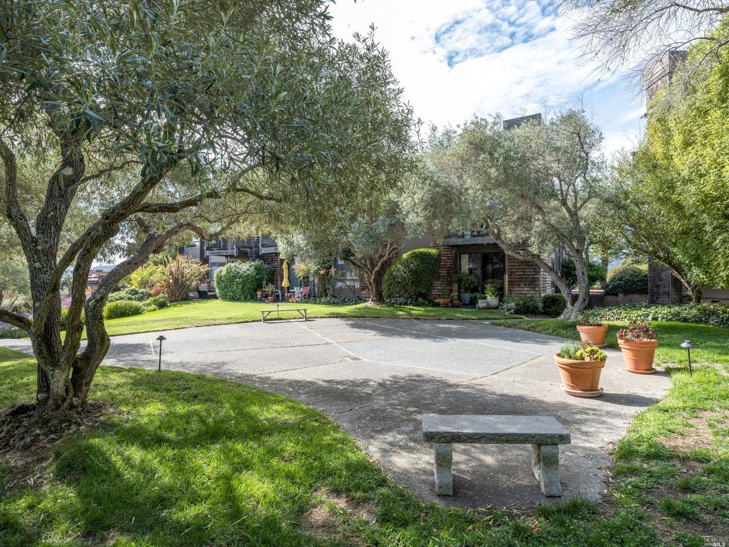 Detail Gallery Image 28 of 33 For 554 Seaver Dr, Mill Valley,  CA 94941 - 1 Beds | 1 Baths